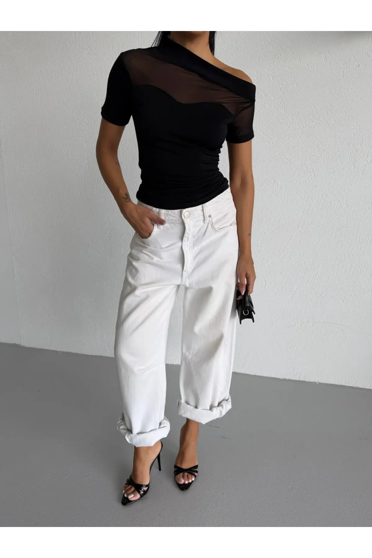 Kadın Siyah Tek Omuz Transparan Tül Detaylı Şık Sandy Bluz HZL26S-FRY123871