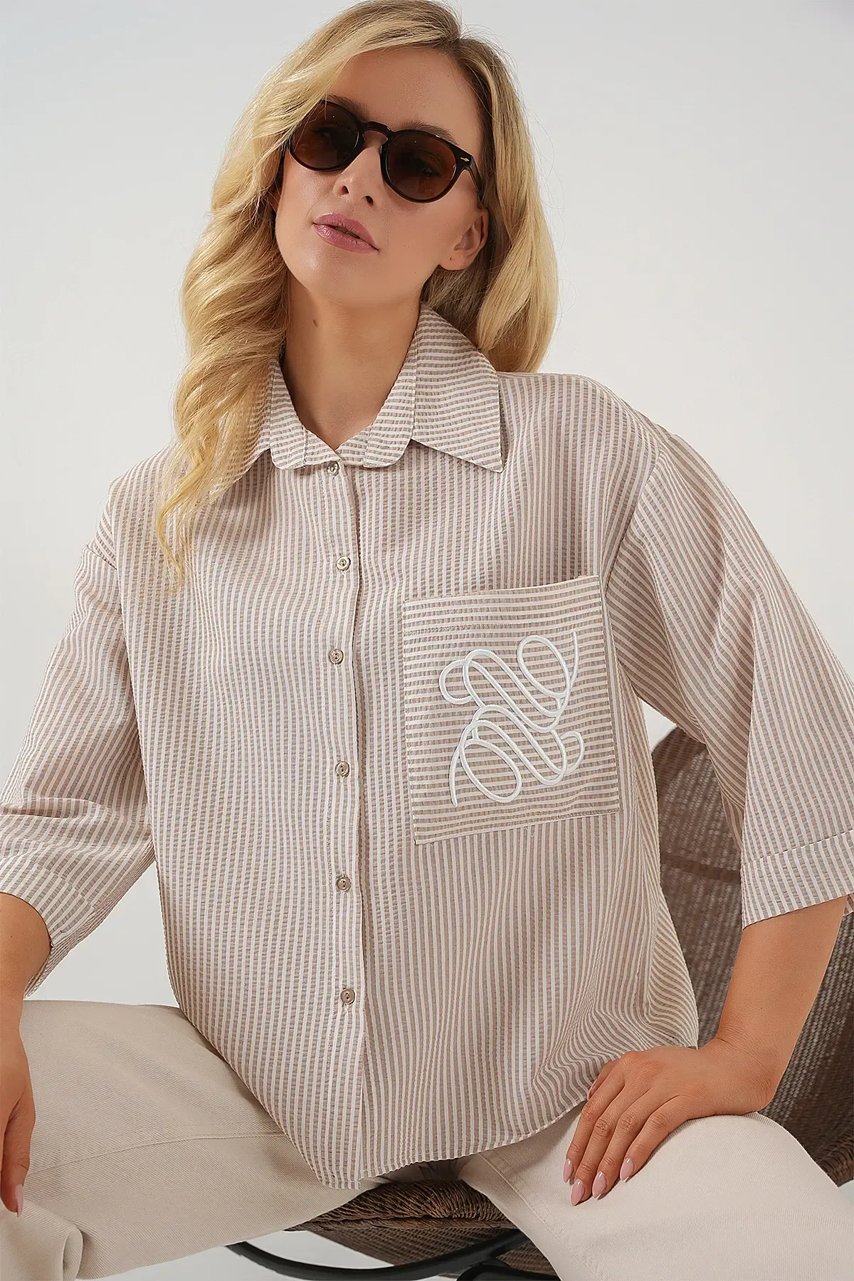 Kadın Tek Cep Nakışlı Gömlek 20328 - Bej