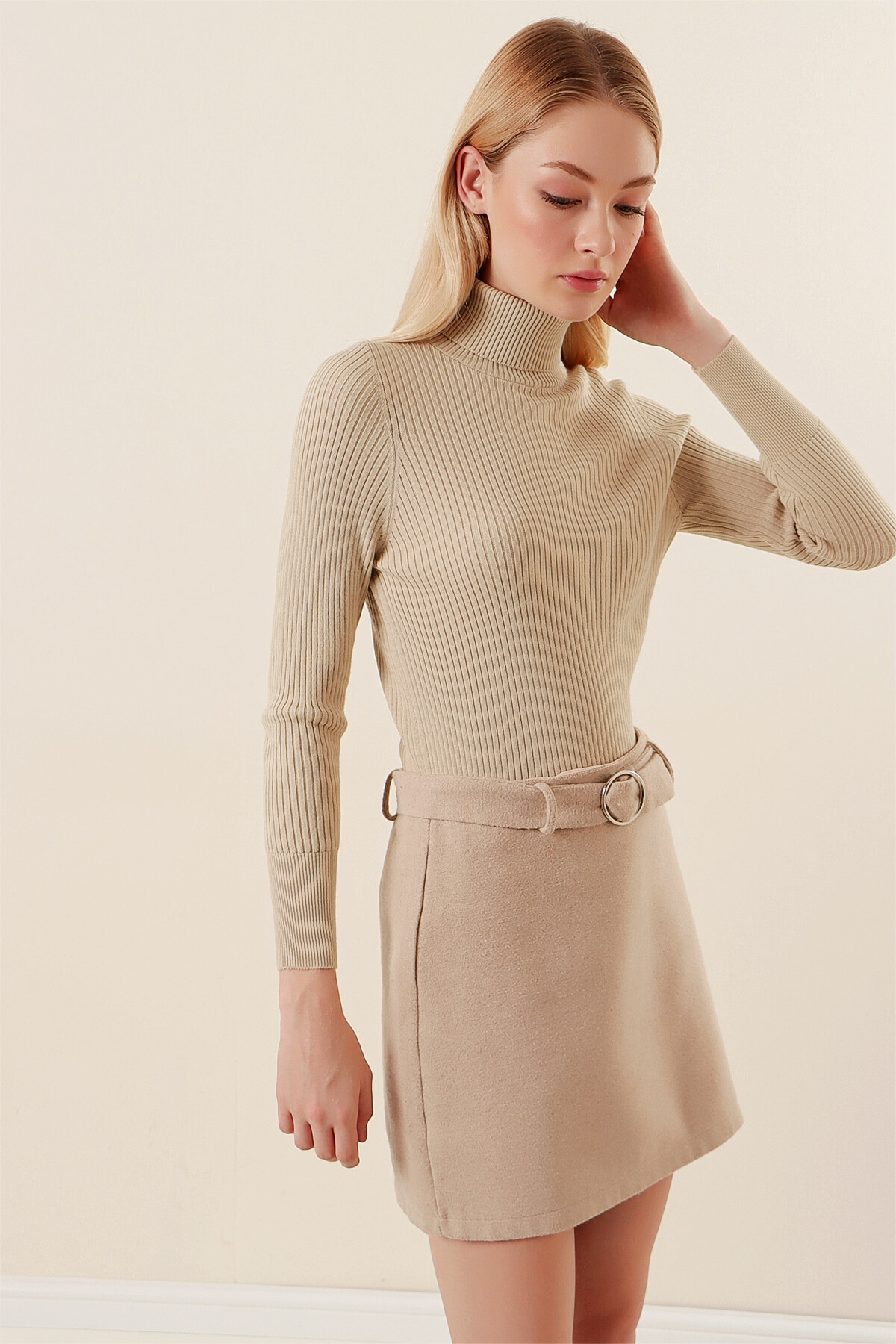 Kadın Bej Boğazlı Fitilli Triko Balıkçı Yaka Kazak HZL22W-BD1445001