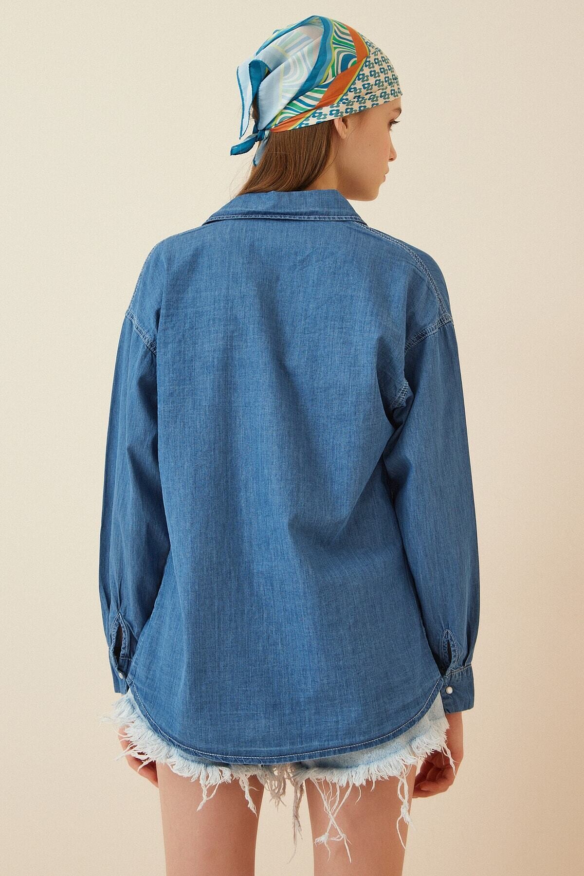 Kadın Mavi Çift Cepli Basic Jean Çıtçıtlı Kot Gömlek HZL22S-BD139971