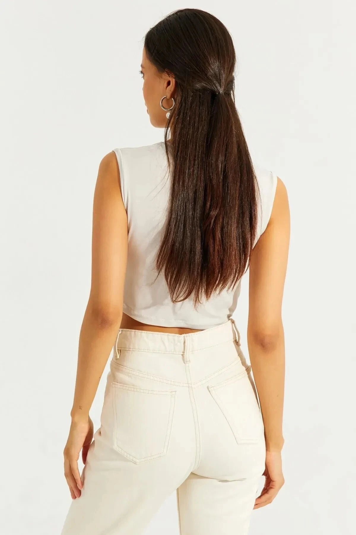 Kadın Bej Önü Düğümlü Bisiklet Yaka Sıfır Kol Likralı Crop Bluz HZL23S-SND120181