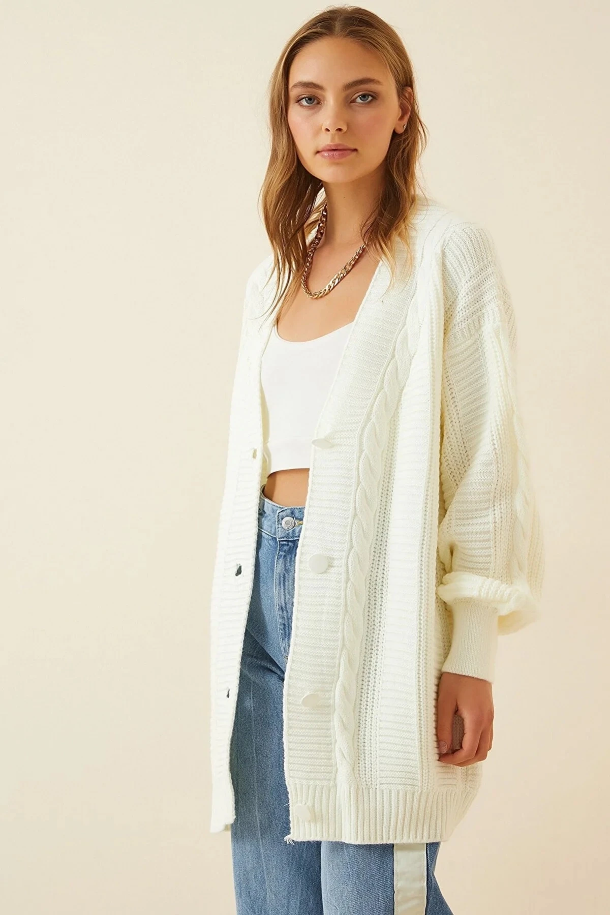 Kadın Ekru Saç Örgü Desen Uzun Düğmeli Rahat Kesim Triko Hırka HZL23W-BD1100691