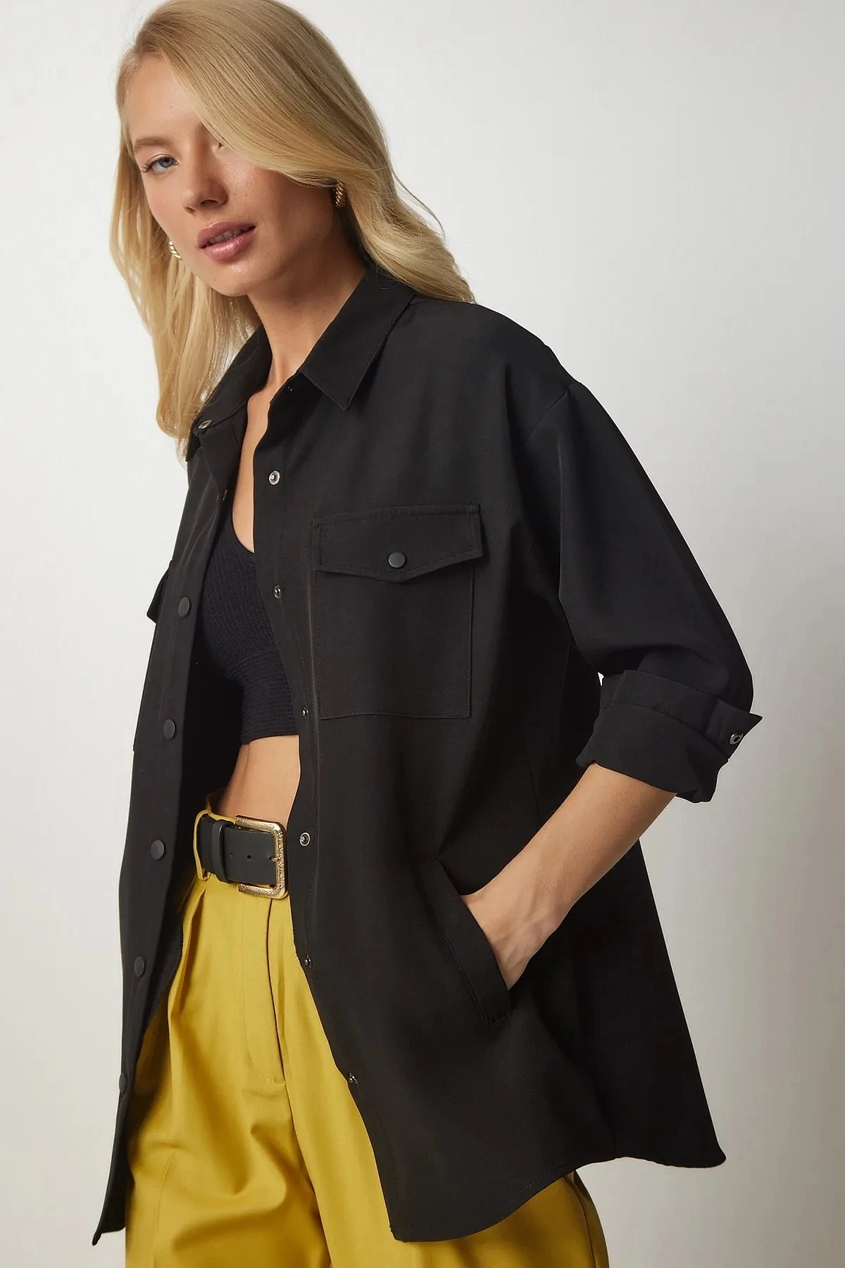 Kadın Siyah Oversize Çıt Çıt Düğmeli Cep Detaylı Gömlek Ceket HZL23W-BD1201941