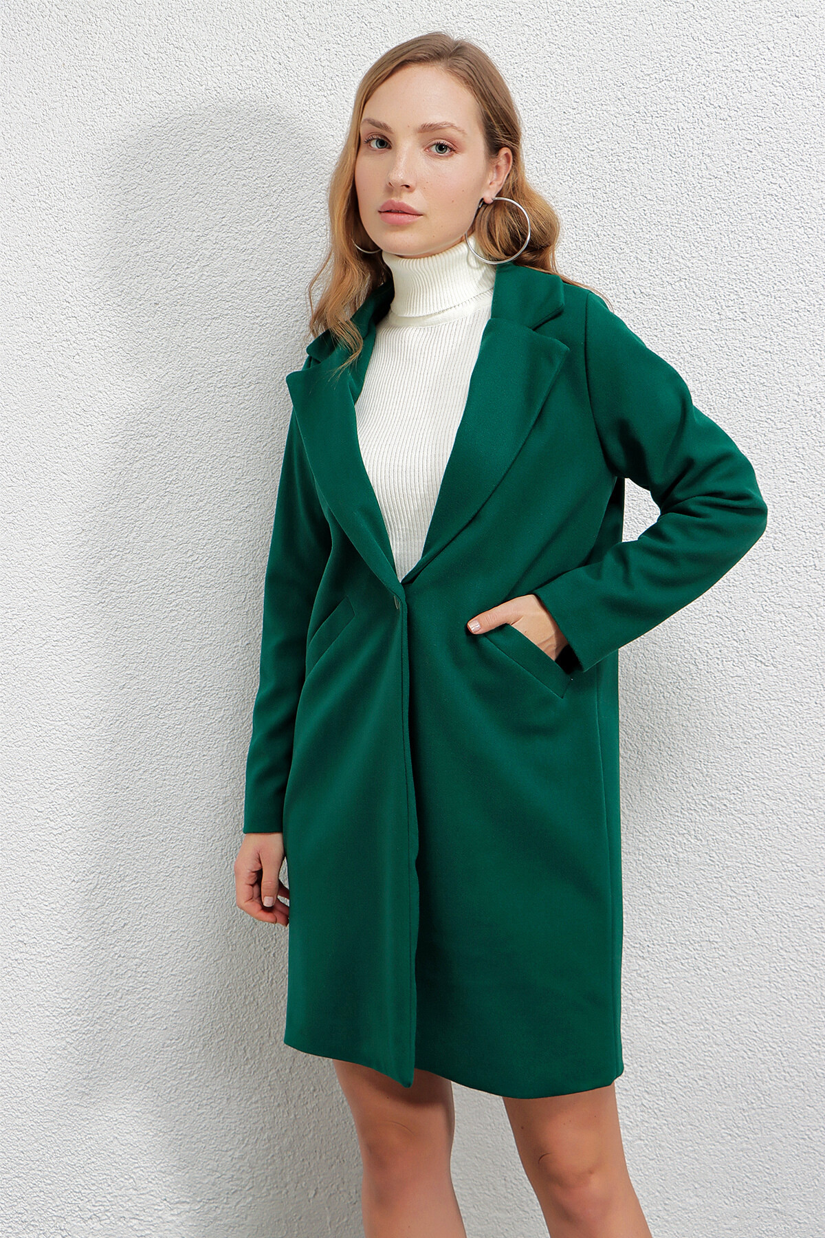 Kadın Zümrüt Yeşili Tek Düğmeli Çift Cepli Astarlı Şık Kaşe Kaban HZL23W-BD190851