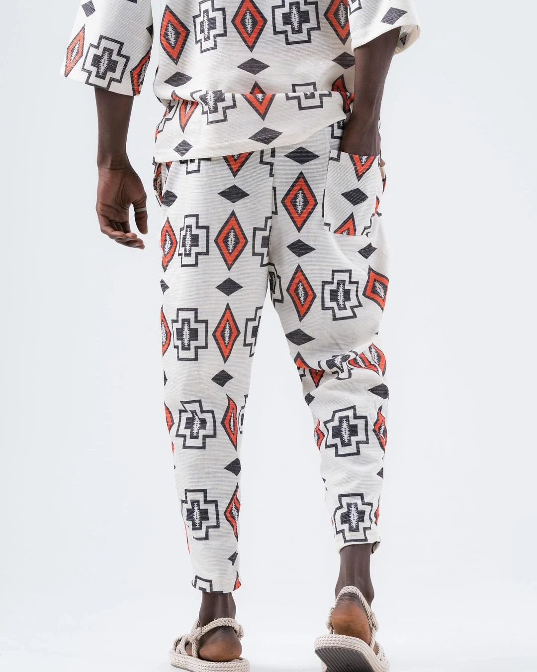 Erkek Beyaz Geometri Desenli Beli İp Bağlamalı Düz Kesim Pantolon Eşofman Altı HZL24S-MXC8948-149