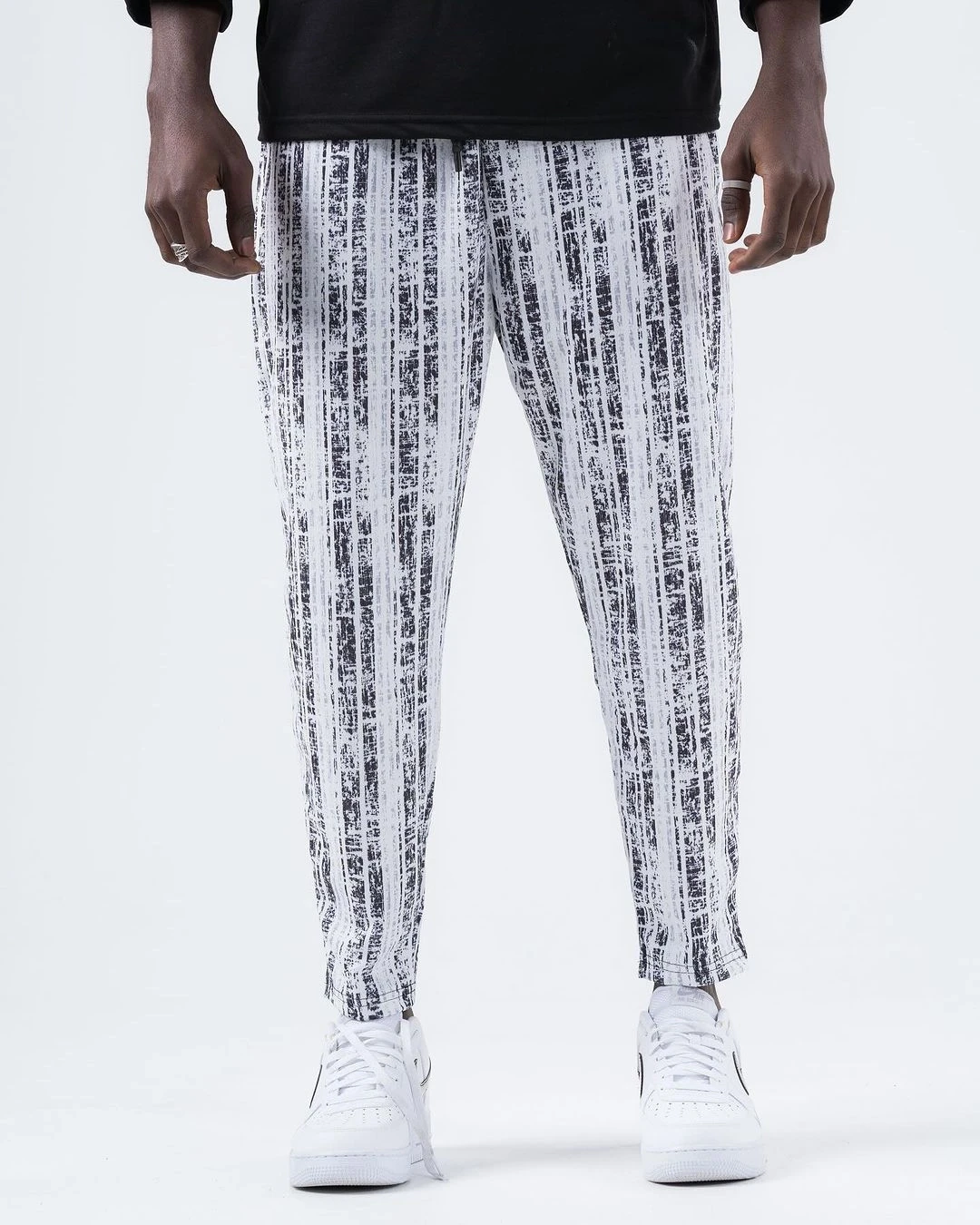 Erkek Beyaz Siyah Desenli Beli İp Bağlamalı Düz Kesim Cepli Pantolon Eşofman Altı HZL24S-MXC8948-218