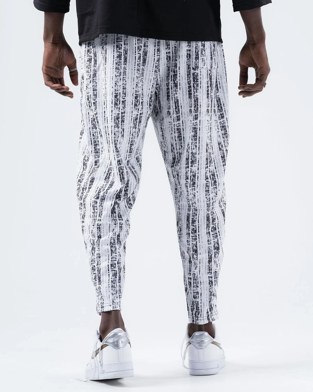 Erkek Beyaz Siyah Desenli Beli İp Bağlamalı Düz Kesim Cepli Pantolon Eşofman Altı HZL24S-MXC8948-218