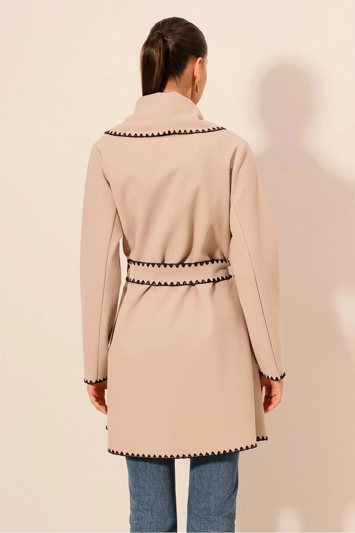 Kadın Bej Nakış Detaylı Beli Kuşaklı Düğmesiz Astarsız Kaşe Kaban  HZL24W-BD191301