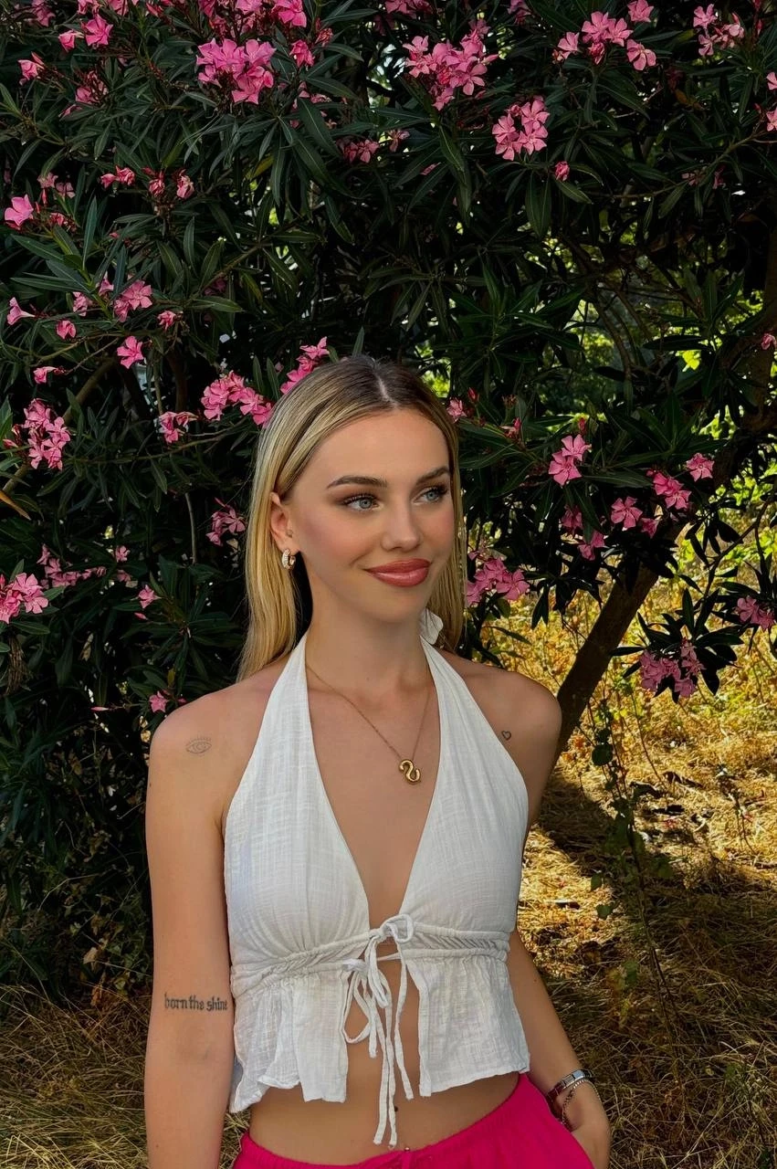 Kadın Beyaz Boyundan Bağlamalı Sırtı Açık Keten Bluz HZL24S-ZK11081