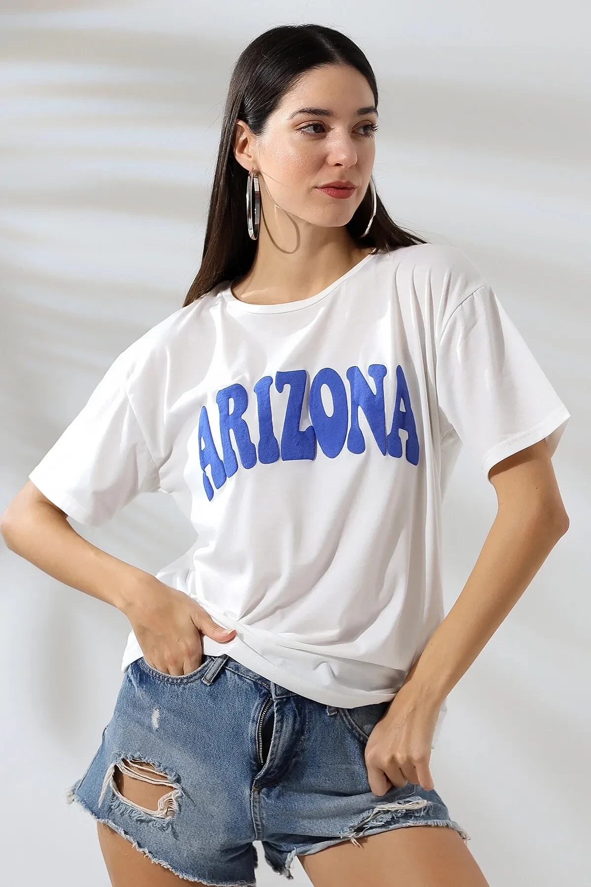 Kadın Beyaz Mavi Arizona Baskılı Bisiklet Yaka T-Shirt HZL24S-DSB120261