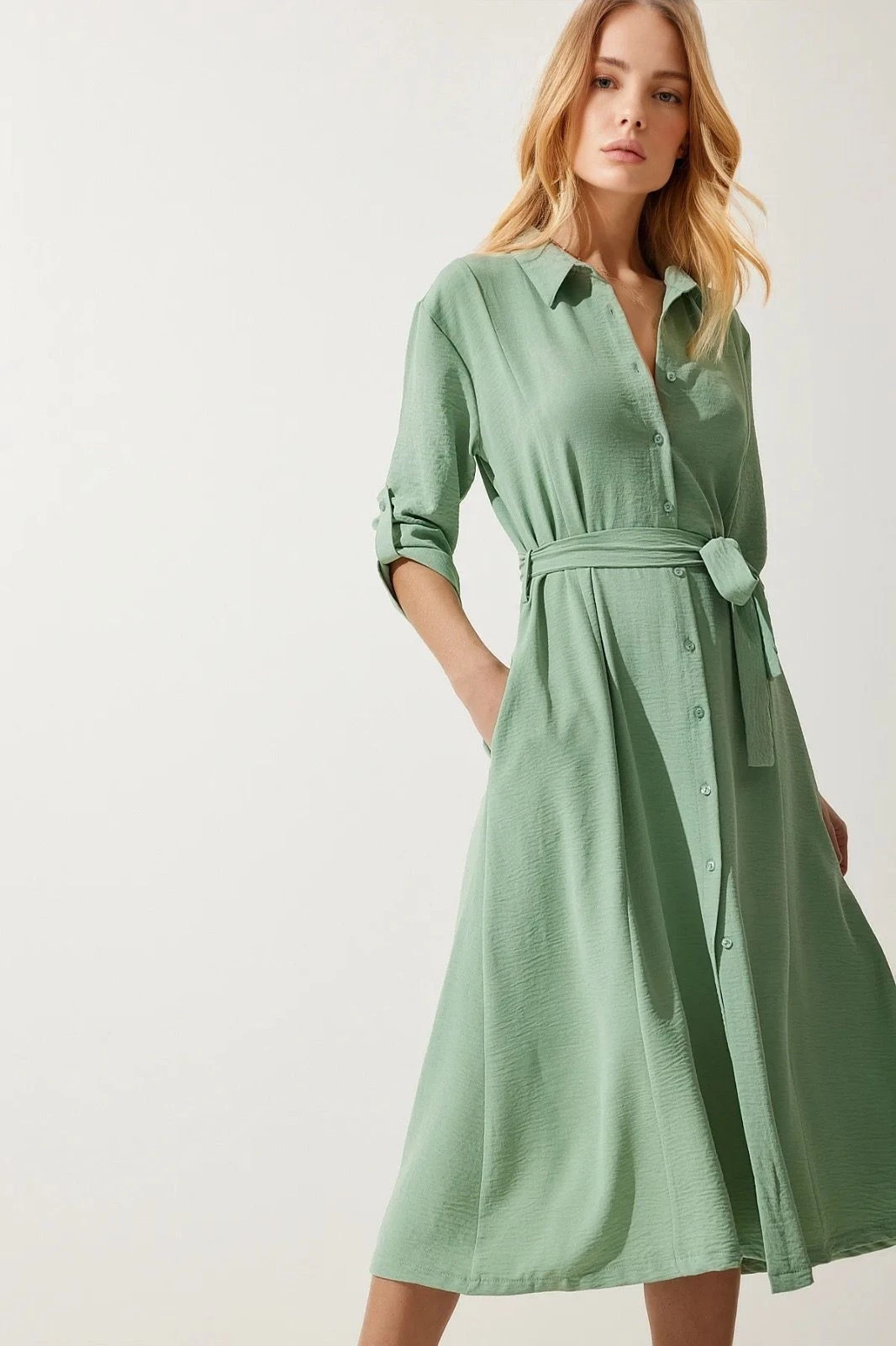 Kadın Çağla Yeşil Gizli Cepli Kuşaklı Viskon Gömlek Elbise HZL24S-BD124421