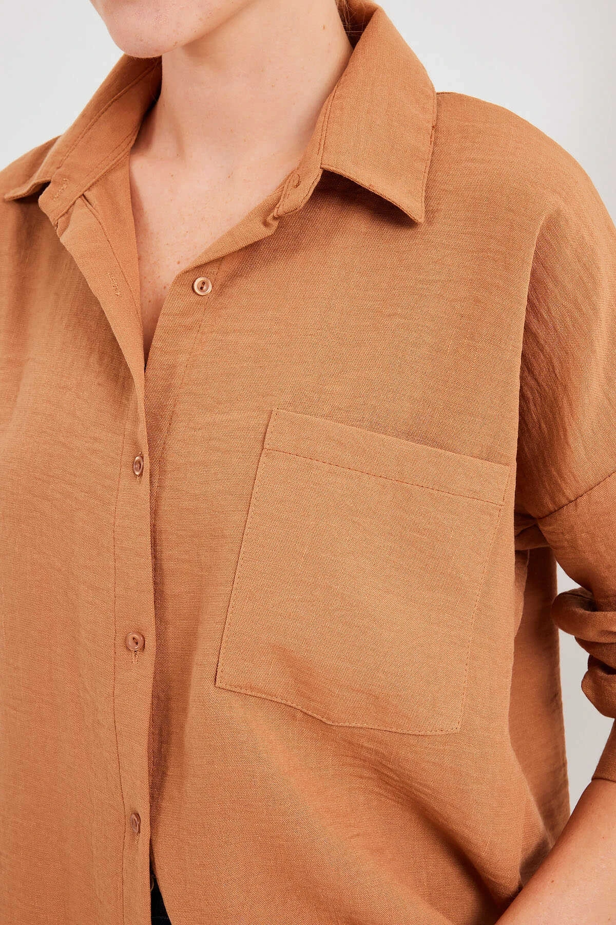 Kadın Camel Tek Cepli Oversize Keten Ayrobin Gömlek HZL24S-BD1201531