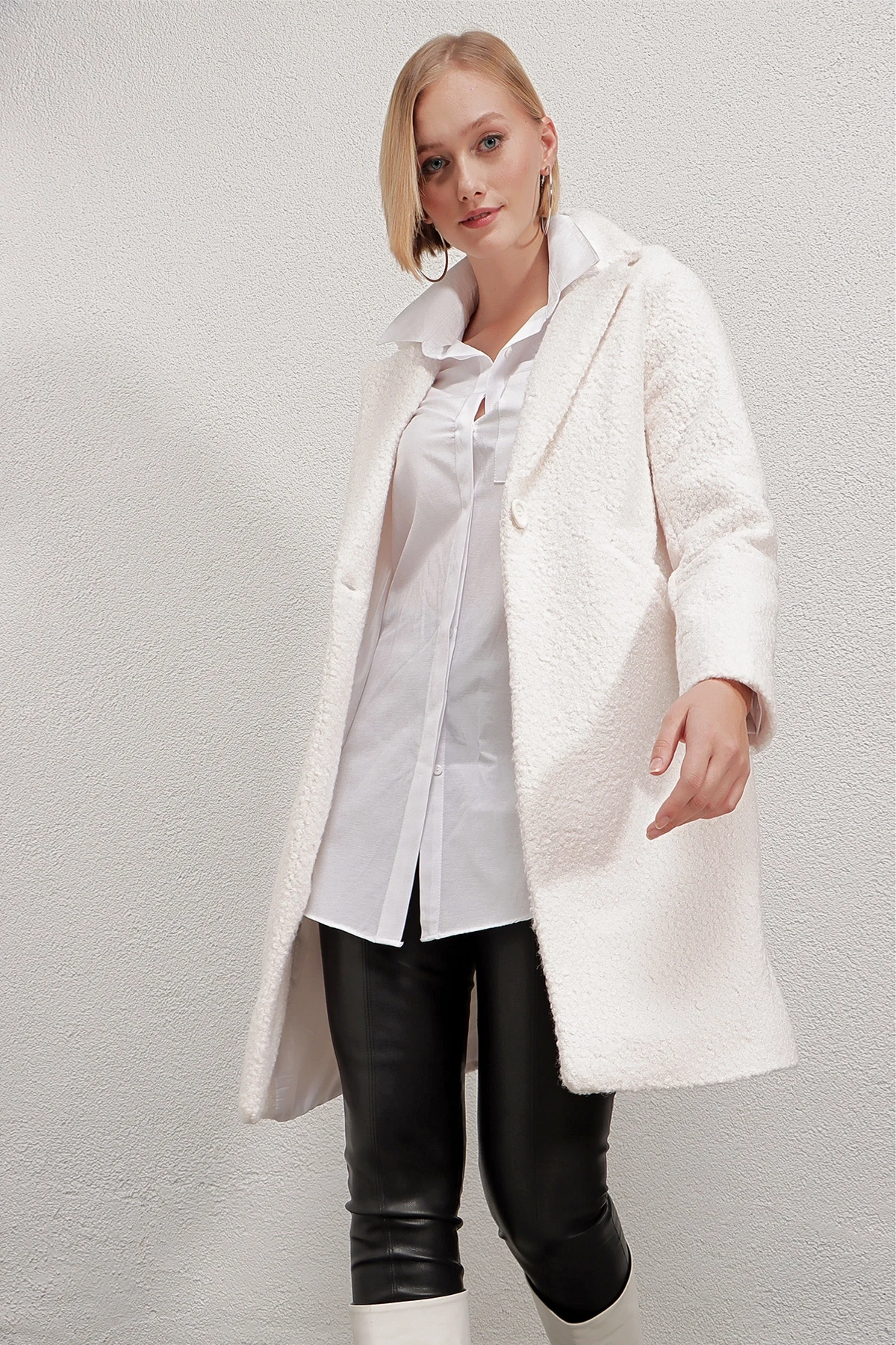 Kadın Kemik Tek Düğmeli Çift Cepli Astarlı Buklet Kaşe Kaban HZL22W-BD190821