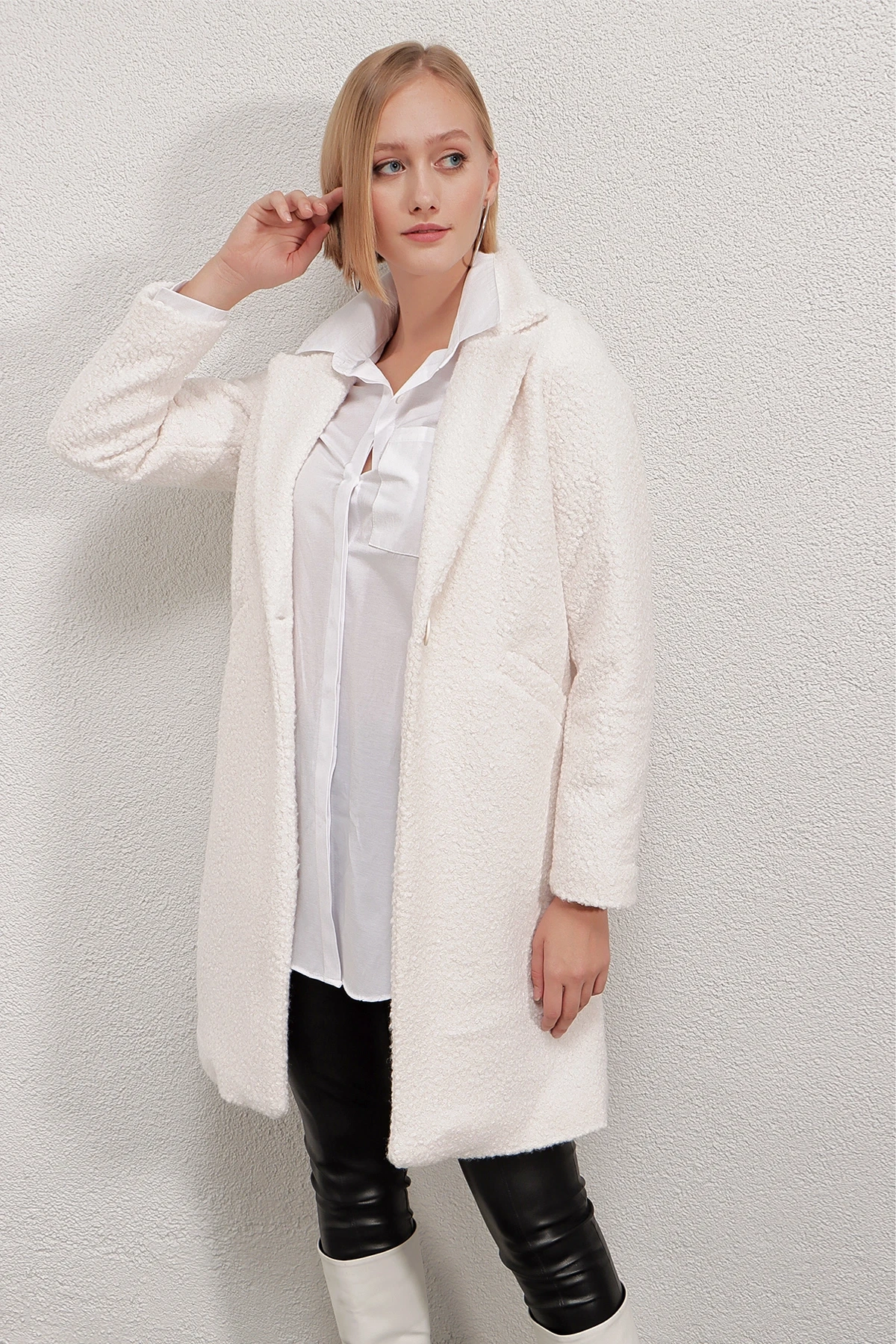 Kadın Kemik Tek Düğmeli Çift Cepli Astarlı Buklet Kaşe Kaban HZL22W-BD190821