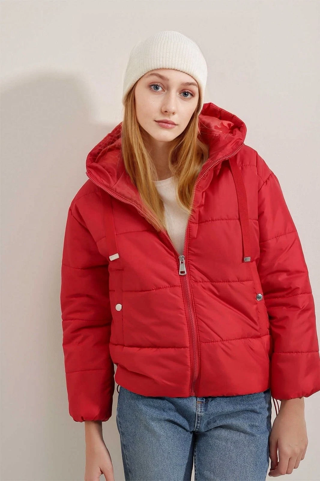 Kadın Kırmızı Kapüşonlu Bel Büzgülü Şişme Mont HZL22W-BD151171
