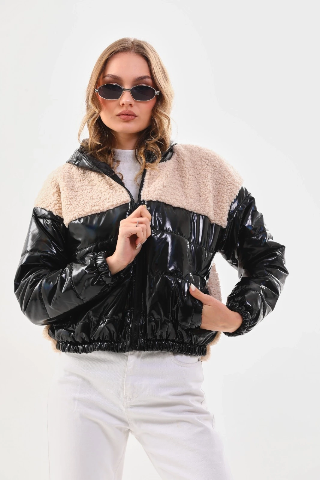 Kadın Krem Siyah Rugan Fermuarlı İçi Astarlı Beli Lastikli Crop Peluş Mont HZL24W-BRC129361