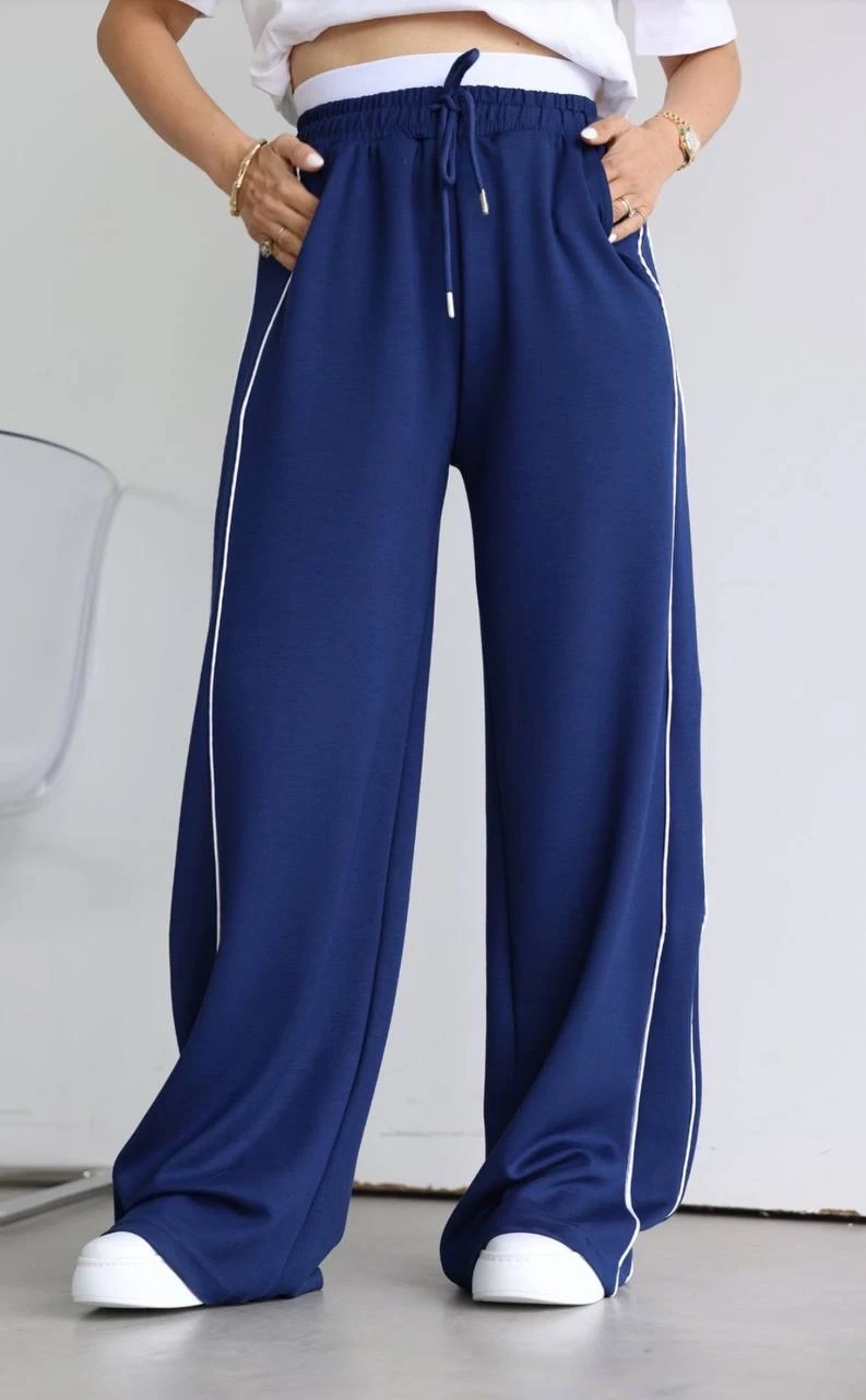 Kadın Lacivert Cepli Beli Lastikli Kemer Detaylı Şeritli Bol Paça Model Eşofman Altı HZL24S-ZK13001