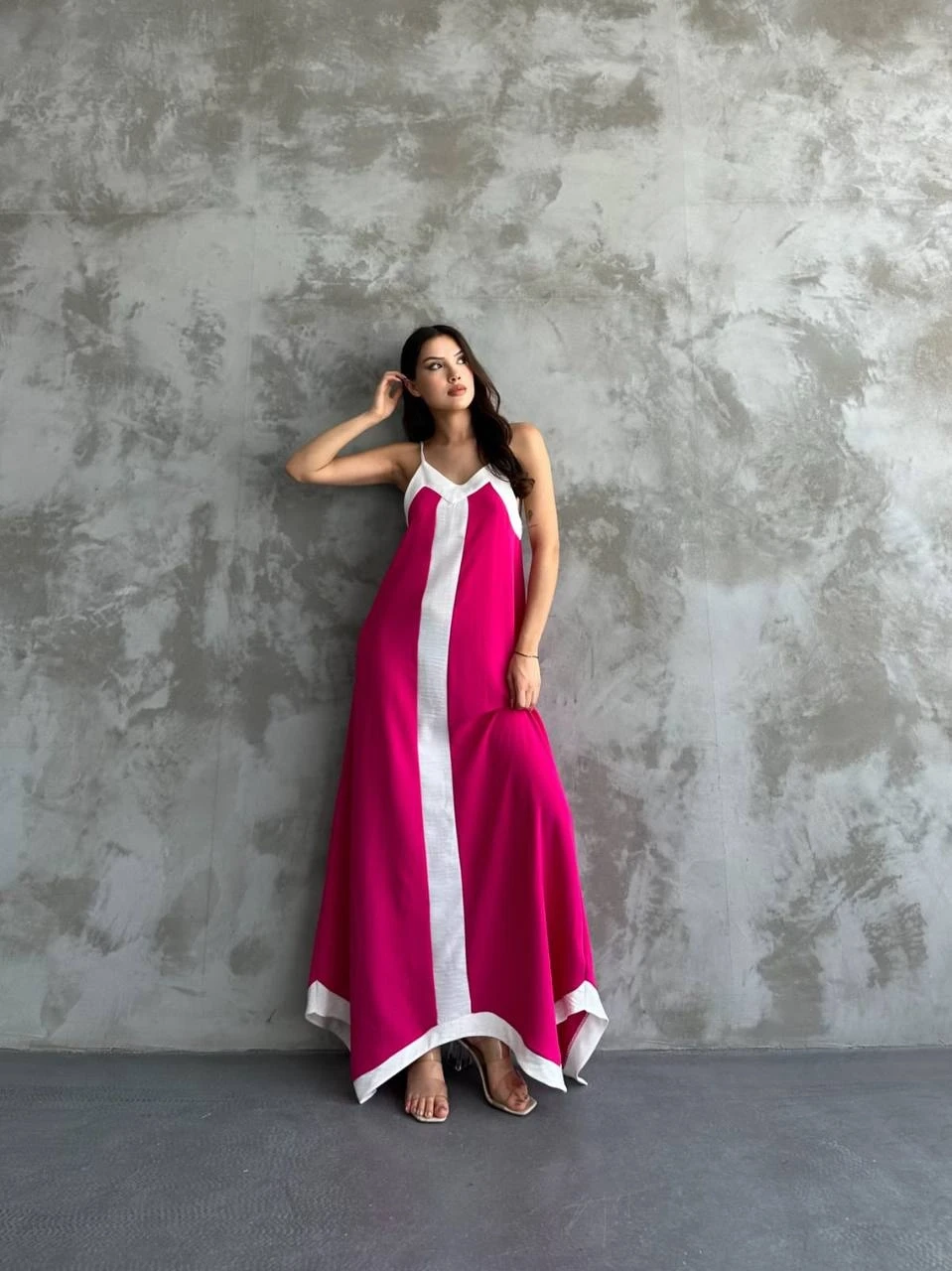 Kadın Pembe Beyaz Detaylı Asimetrik Kesim V Yaka Ayarlanabilir İp Askılı Elbise HZL24S-MJ113041