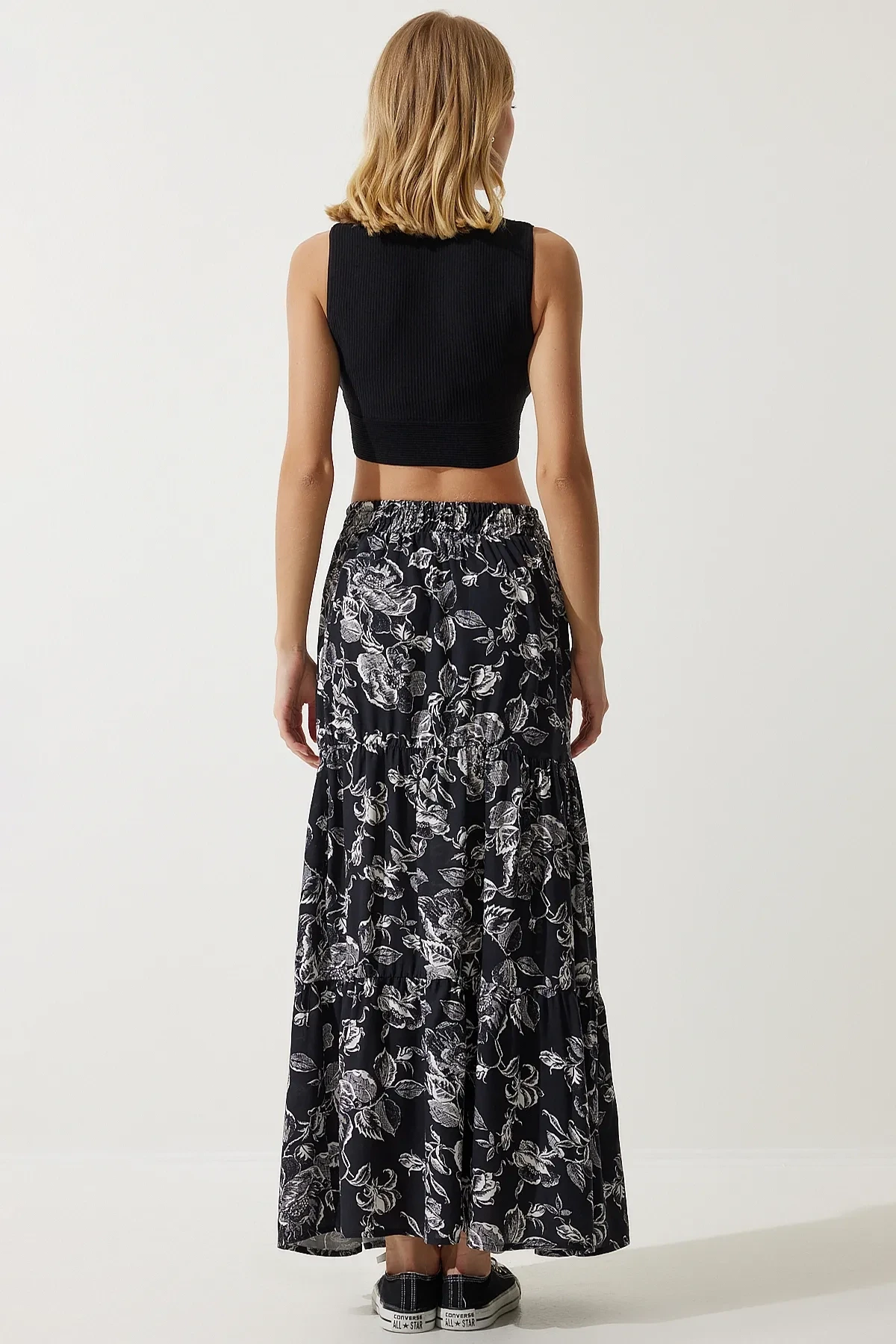 Kadın Siyah Çiçek Desenli Beli Lastikli Volanlı Uzun Viskon Etek HZL24S-BD180071
