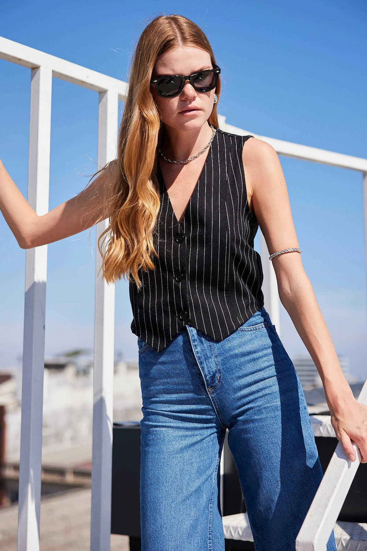 Kadın Siyah Çizgili Düğmeli Astarsız Dokuma Yelek HZL24S-BD167941