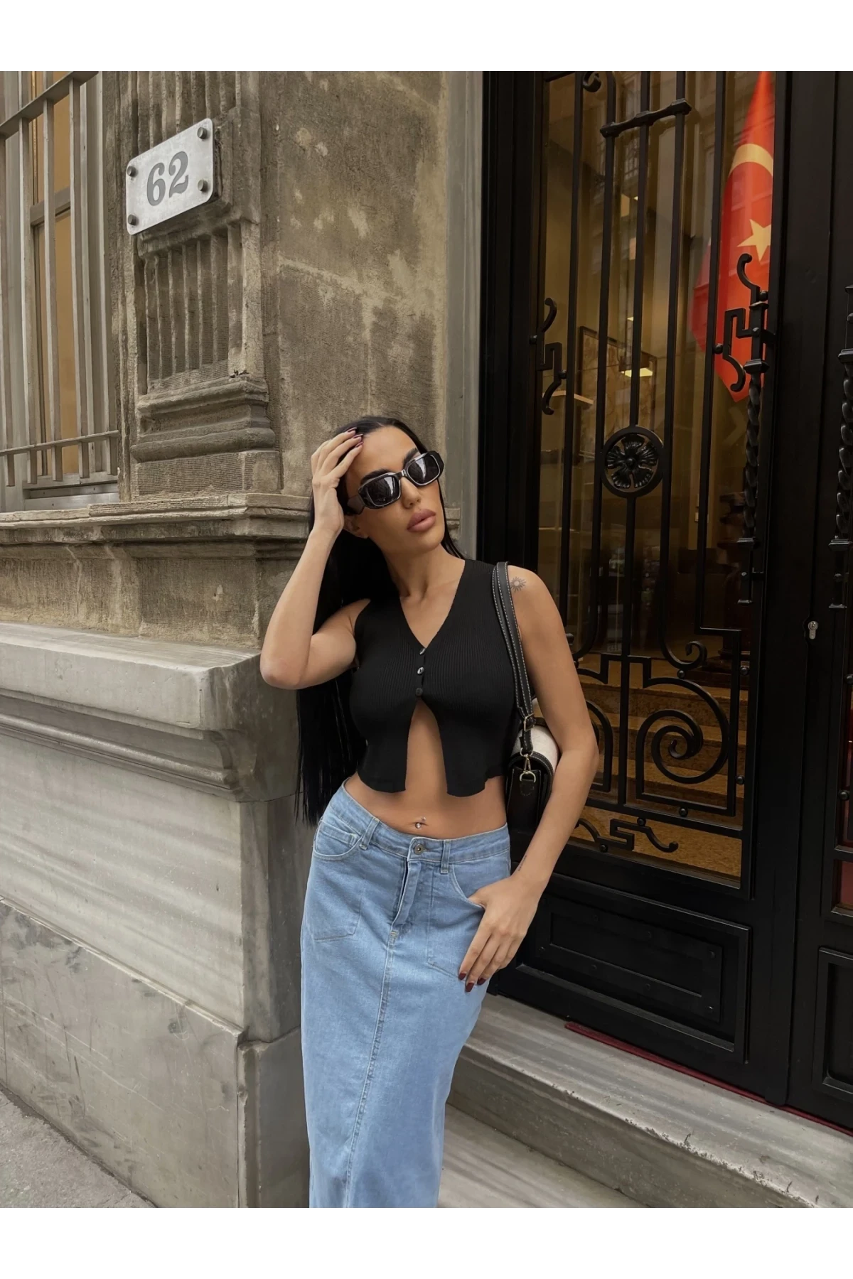 Kadın Siyah Düğmeli Crop Triko Yelek HZL24S-ZK10231