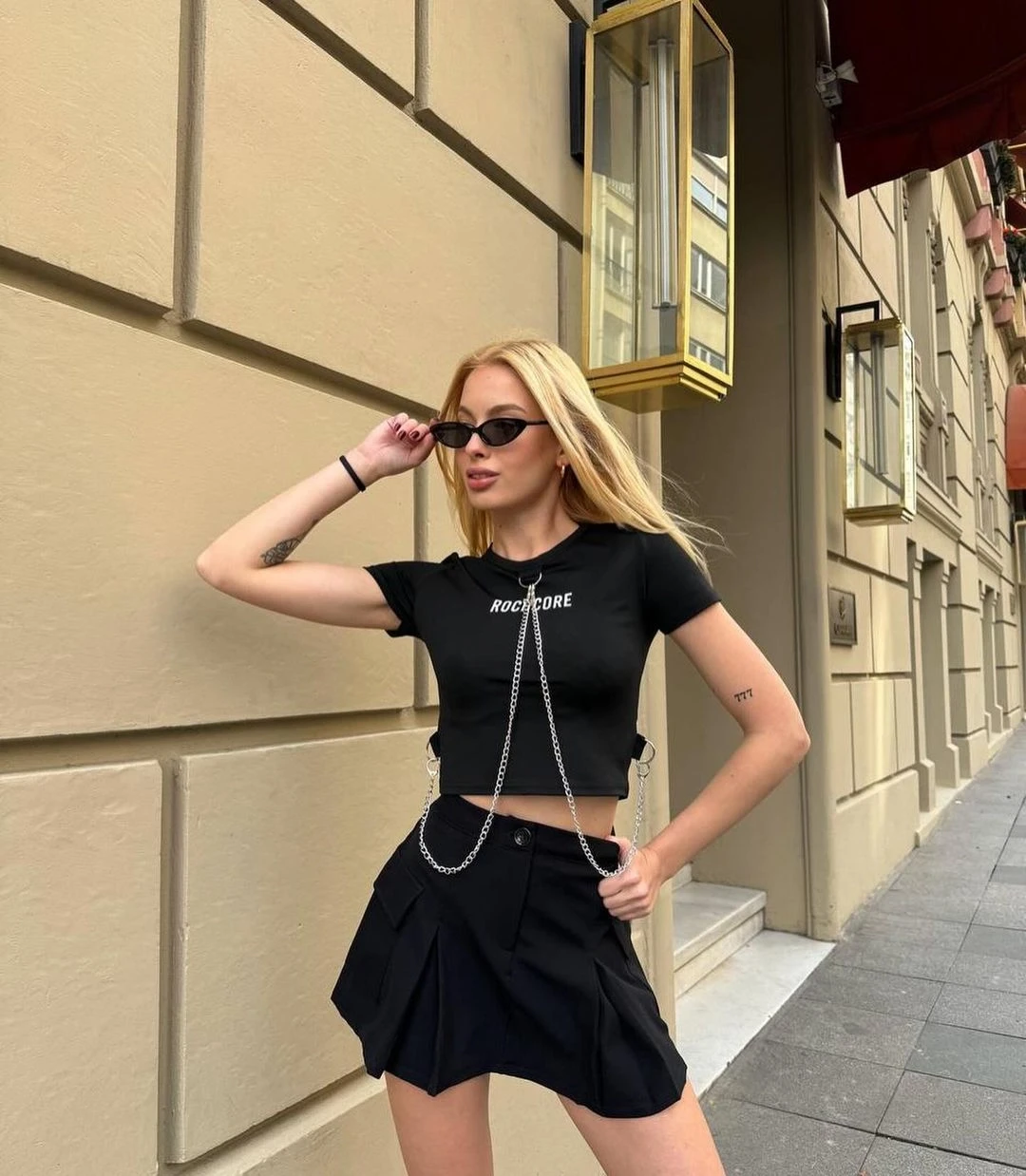 Kadın Siyah ROCKMORE Baskılı Zincir Aksesuarlı Crop T-Şihrt HZL24S-DSB120281