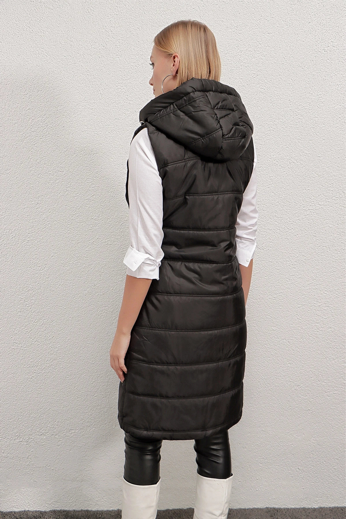 Kadın Siyah Sabit Kapüşonlu Astarlı Uzun Şişme Yelek HZL22W-BD151401