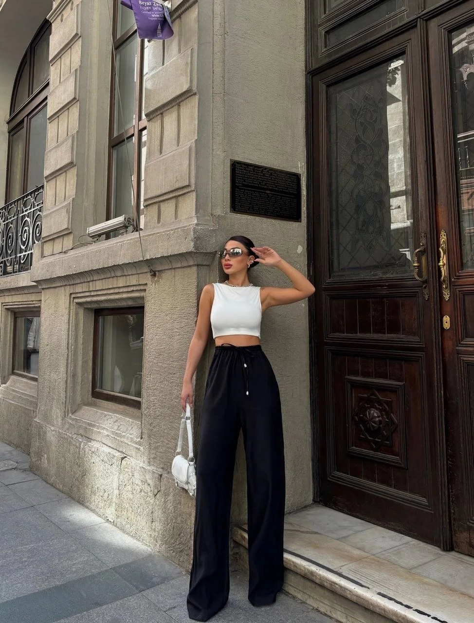 Kadın Siyah Yüksel Bel Lastikli Beli Bağlamalı Cepli Geniş Paça Pantolon HZL24S-VL191151