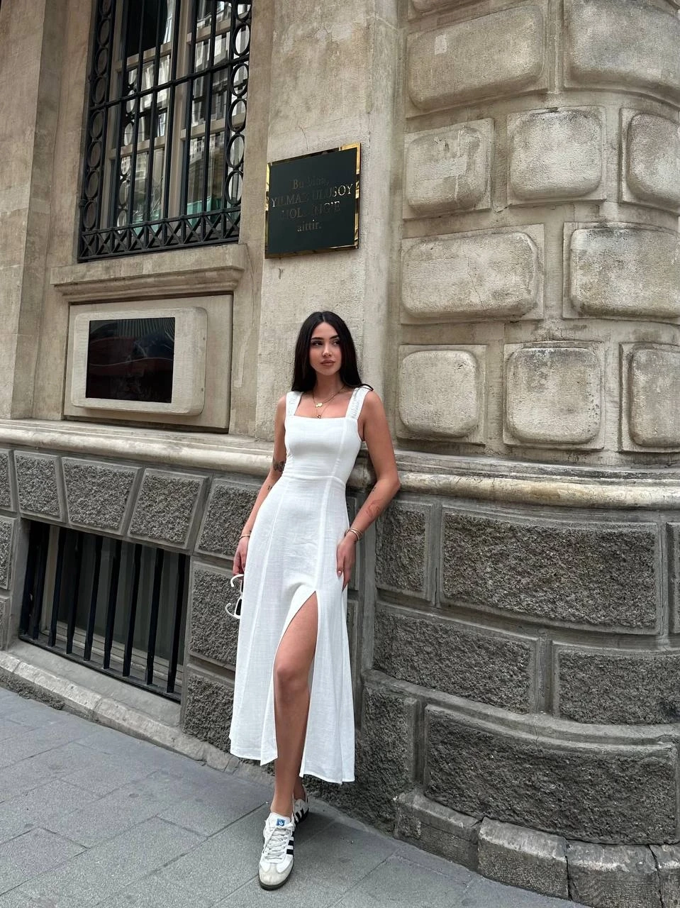 Kadın Beyaz Arkadan İp Bağlamalı Yırtmaç Detaylı Keten Elbise HZL25S-ZK11241