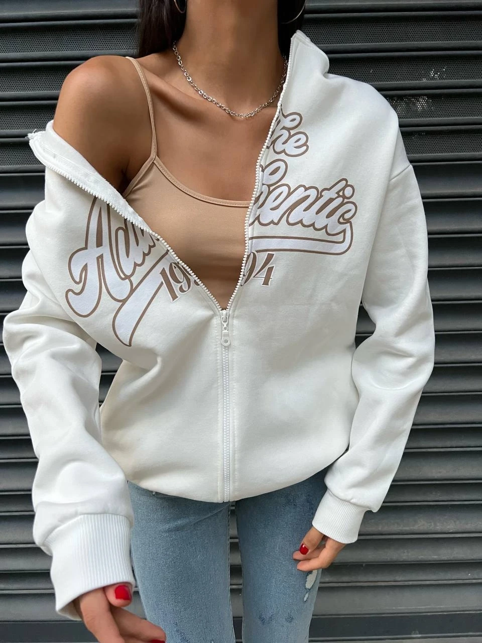 Kadın Beyaz Baskılı Kapüşonlu Fermuarlı Oversize Sweatshirt HZL24W-ZK12741