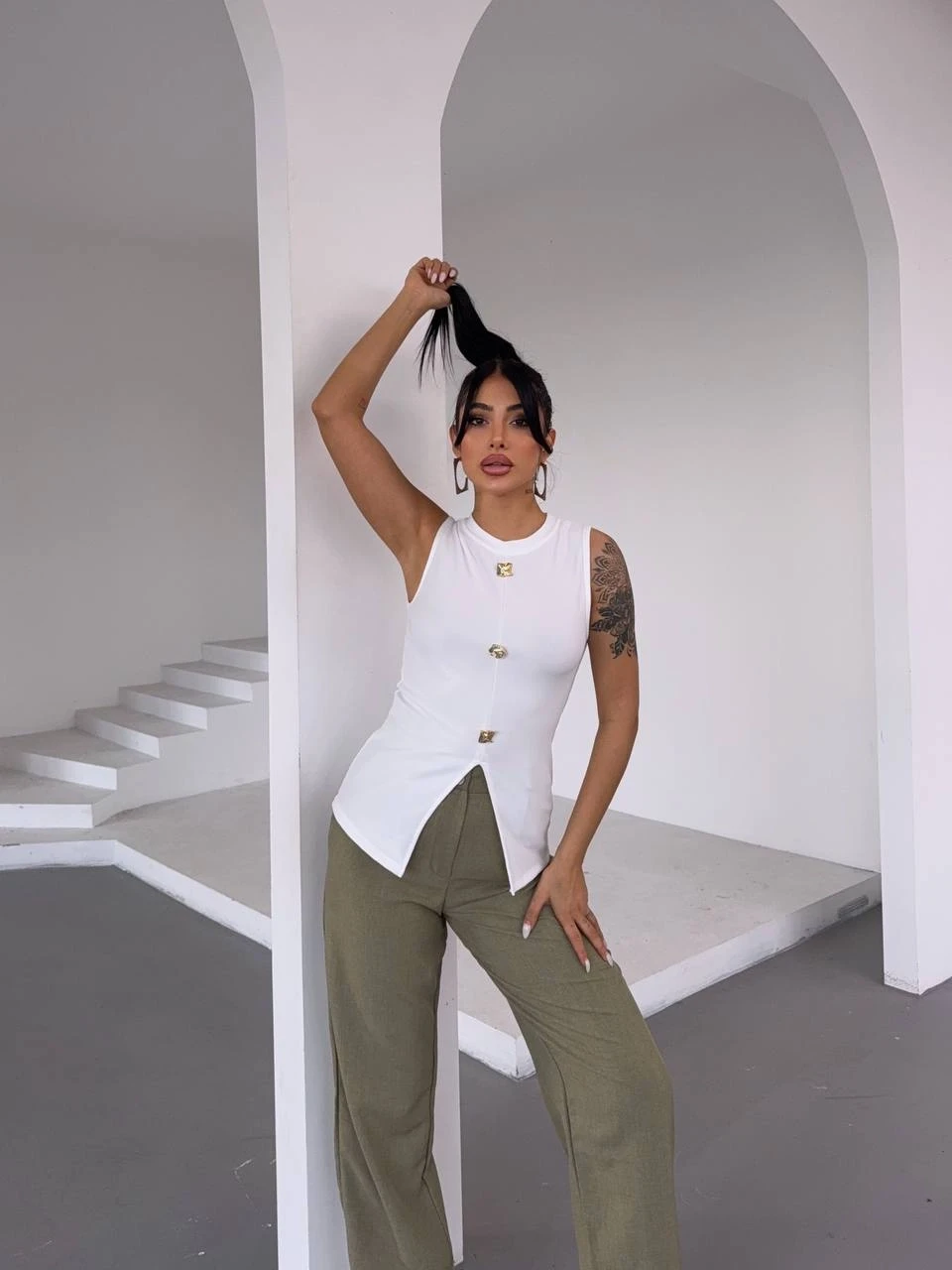 Kadın Beyaz Bisiklet Yaka Düğme Detaylı Ottoman Kumaş Bluz HZL25S-FRY123091