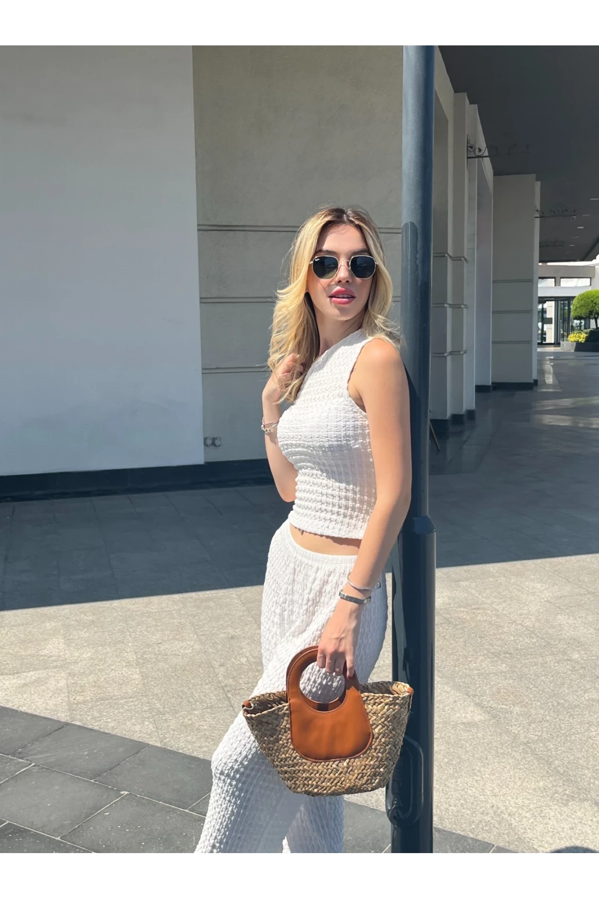 Kadın Beyaz Gofre Kumaş Tek Omuz Bluz HZL25S-ZK13271