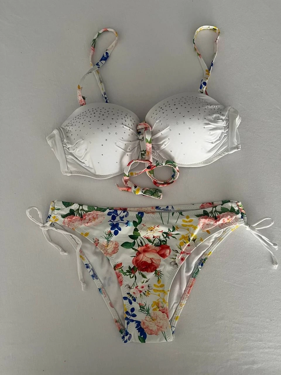 Kadın Beyaz Taş İşlemeli Astarlı Bikini Takım HZL25S-LC208