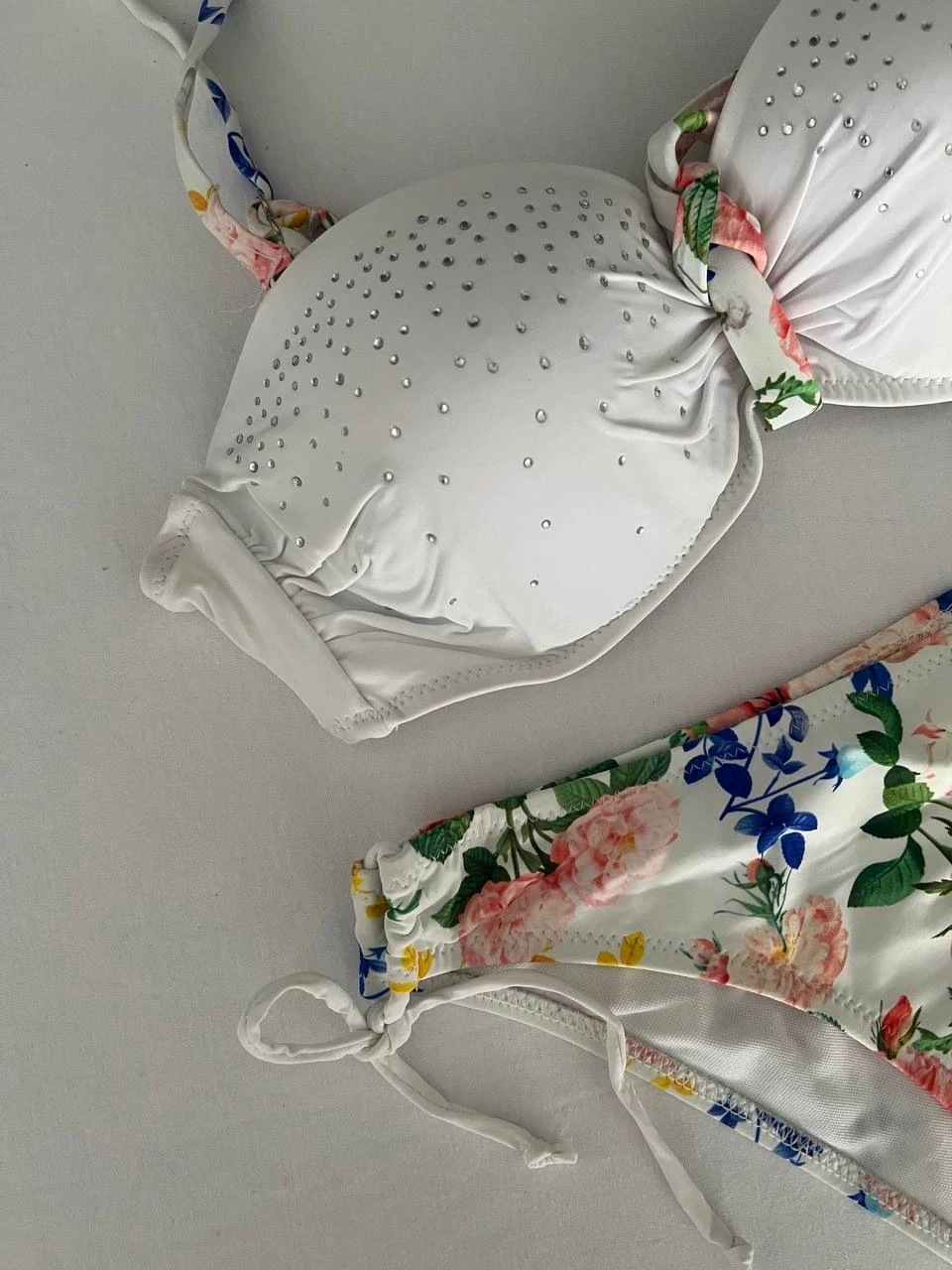 Kadın Beyaz Taş İşlemeli Astarlı Bikini Takım HZL25S-LC208