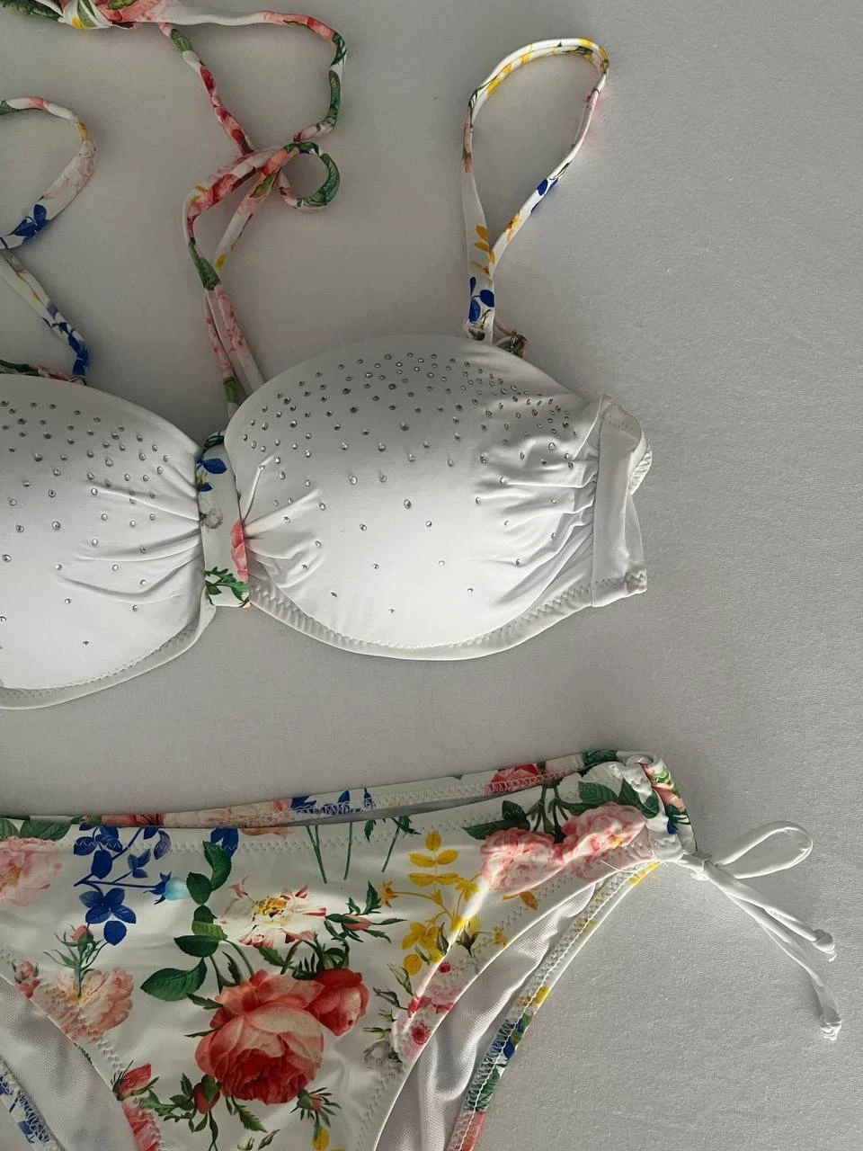 Kadın Beyaz Taş İşlemeli Astarlı Bikini Takım HZL25S-LC208