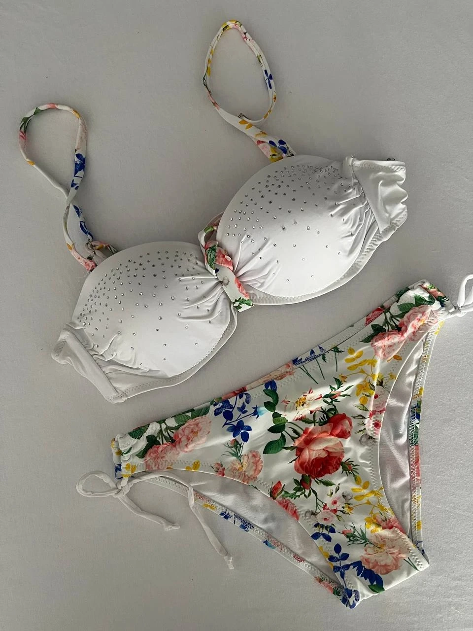 Kadın Beyaz Taş İşlemeli Astarlı Bikini Takım HZL25S-LC208