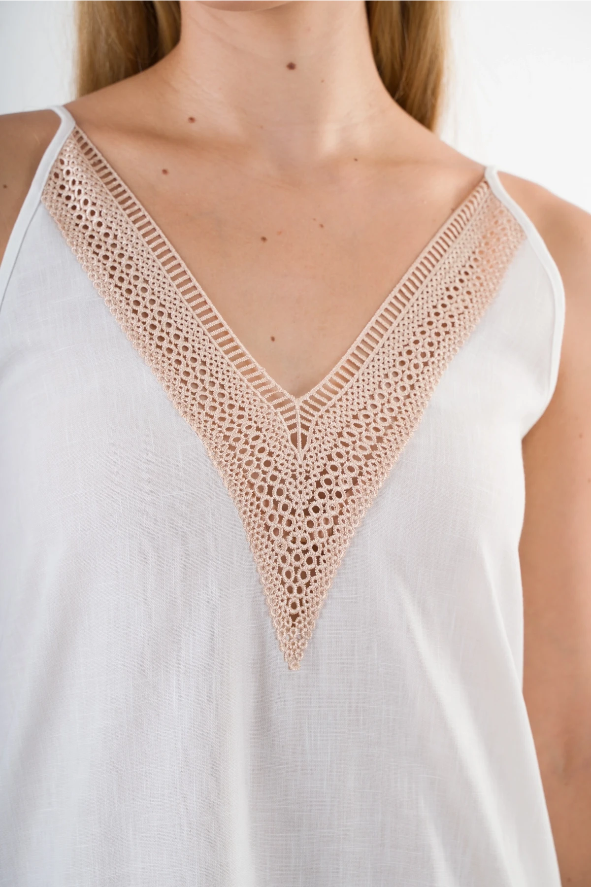 Kadın Beyaz V Yaka İp Askılı Eteği Pileli Güpür Detaylı Elbise HZL24S-YY244