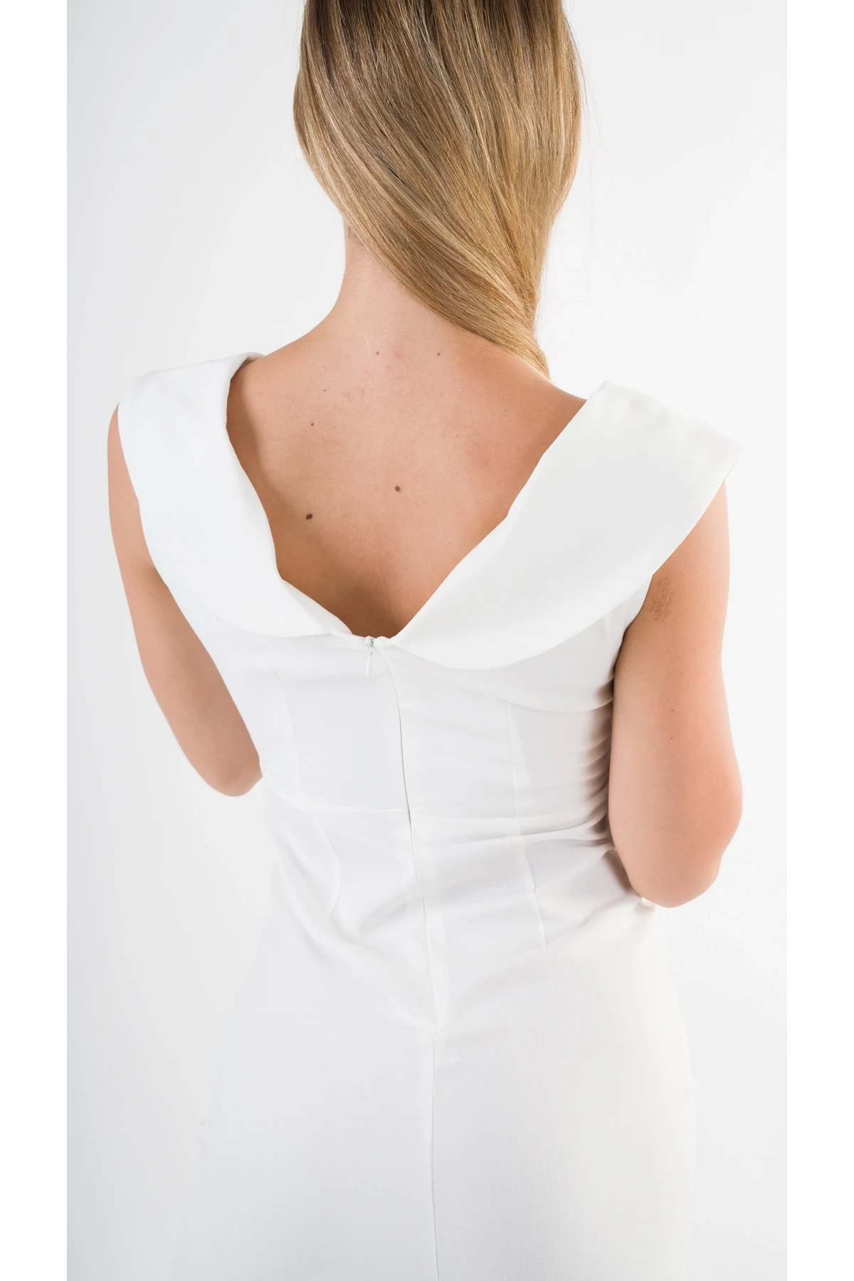 Kadın Beyaz V Yaka Yırtmaç Detaylı Kolsuz Elbise HZL24S-YY272