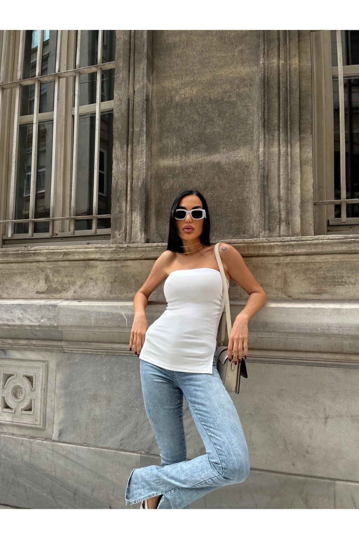 Kadın Beyaz Yanı Büzgülü Çift Yırtmaçlı Straplez Bluz HZL24S-ZK13091