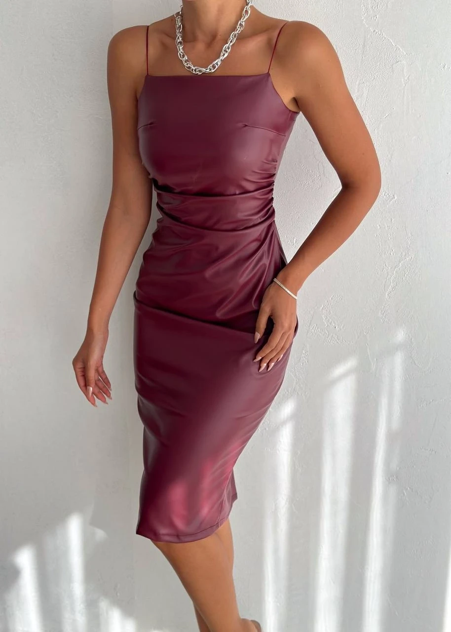 Kadın Bordo Askılı Yandan Drape Detaylı Suni Deri Elbise HZL24S-FRY122491