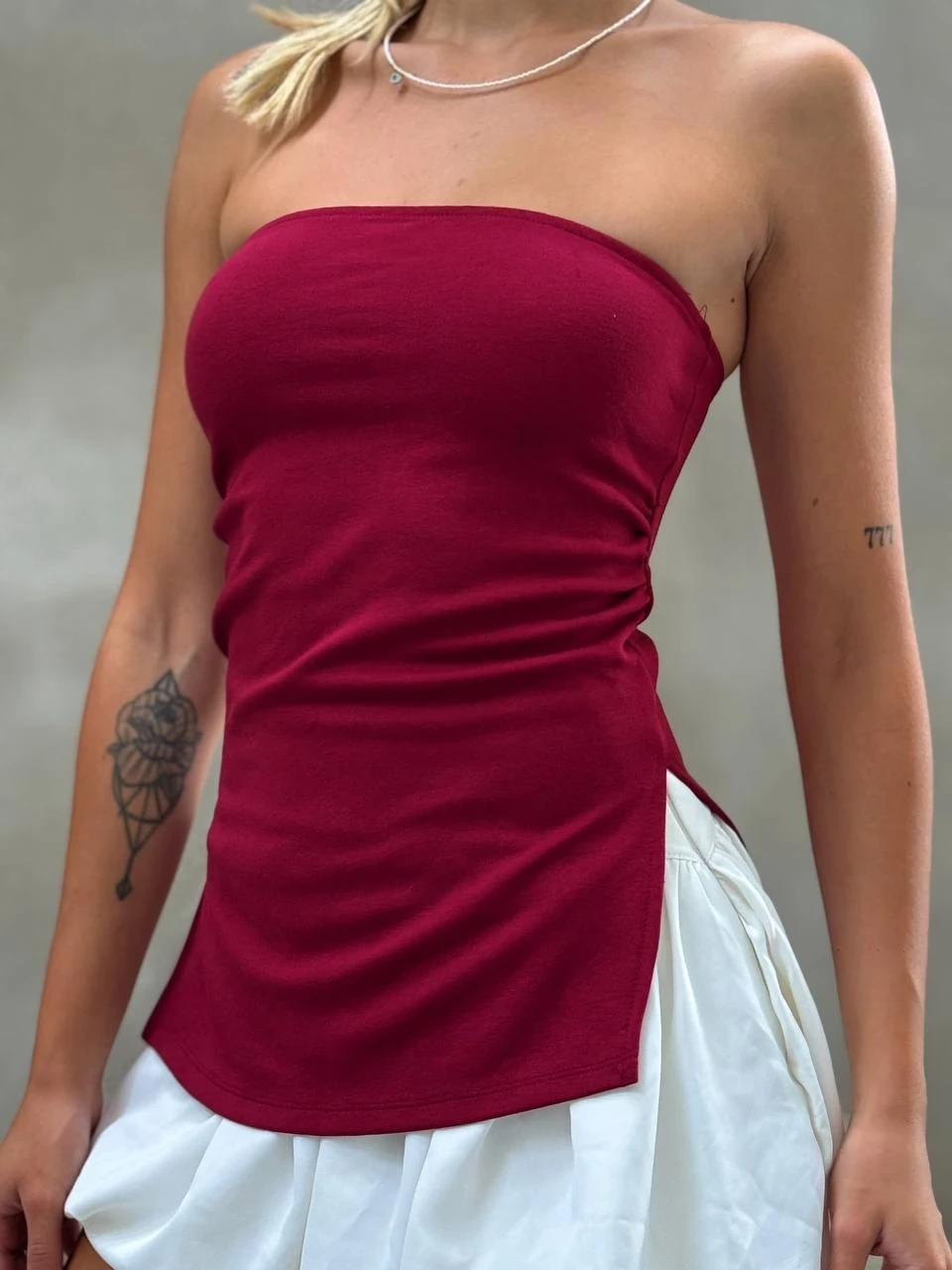 Kadın Bordo Yanı Büzgülü Çift Yırtmaçlı Straplez Bluz HZL24S-ZK13091