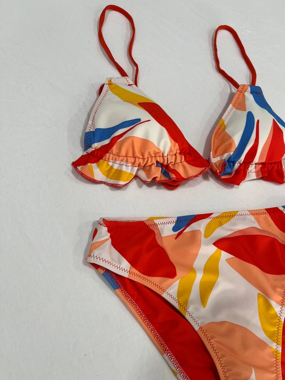 Kadın Çok Renkli Tropikal Desenli Astarlı Üçgen Bikini Takım HZL25S-AR1616