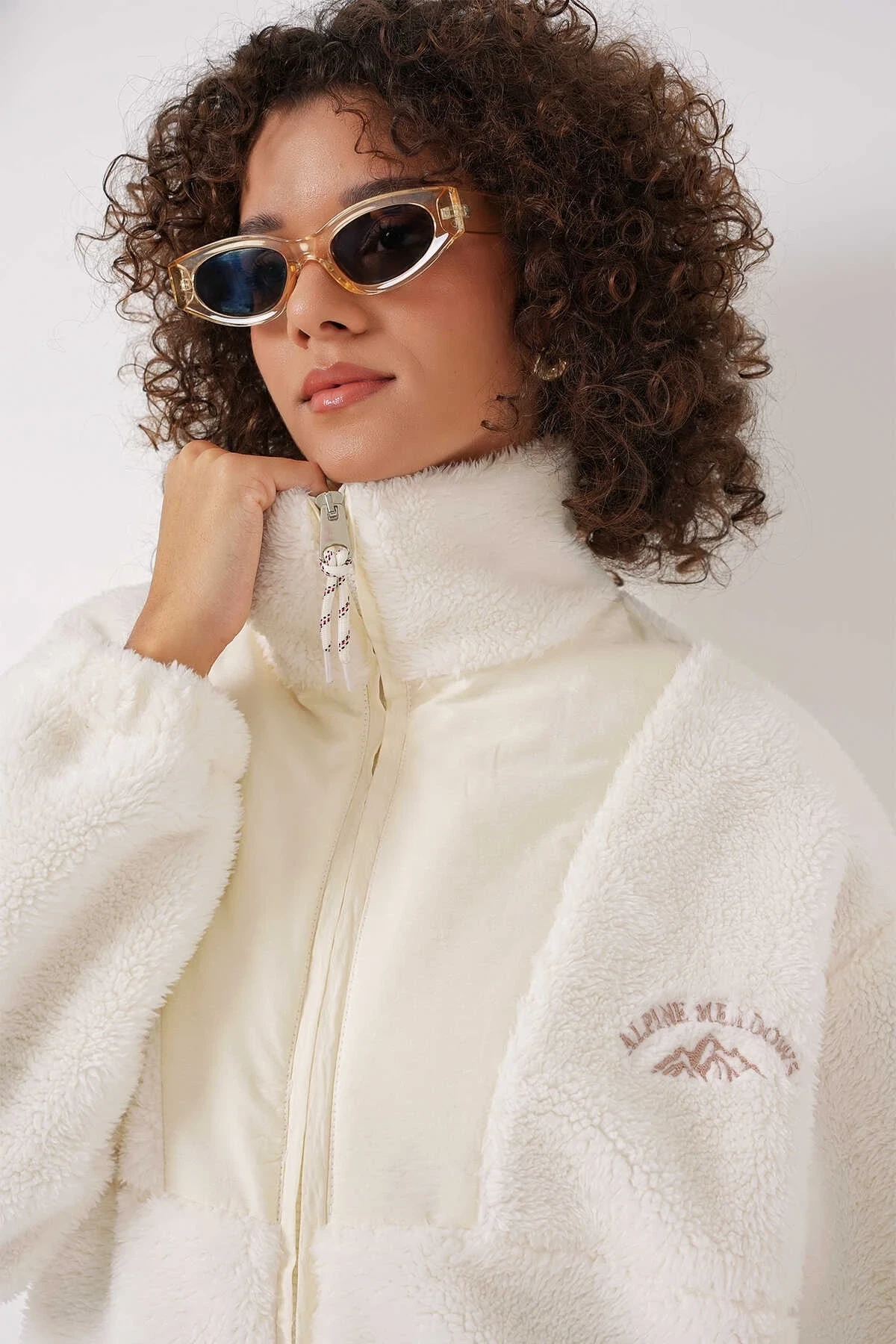 Kadın Ekru Krem Baskılı Fermuarlı Suni Yünlü Astarlı Peluş Ceket HZL25W-BD151941