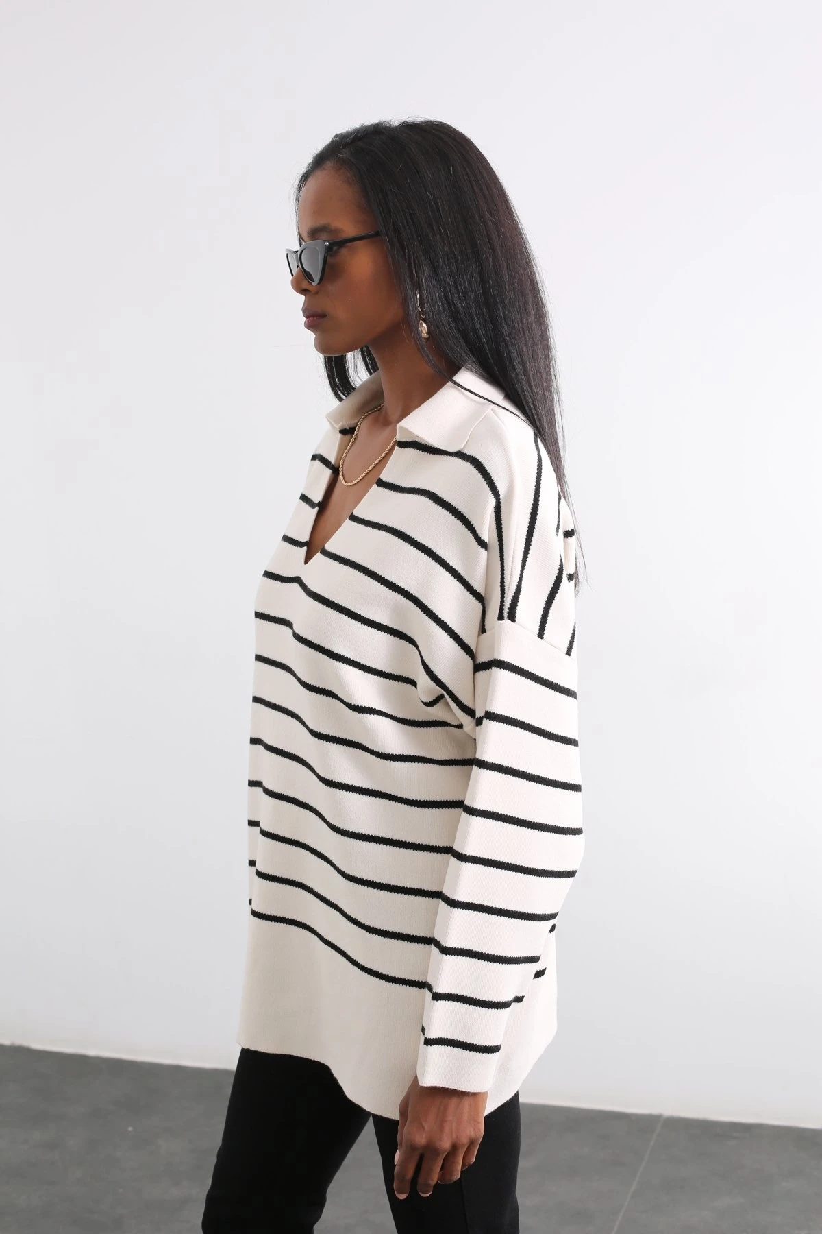 Kadın Ekru Siyah Çizgili Polo Yaka Triko Kazak  HZL25W-BD1100841