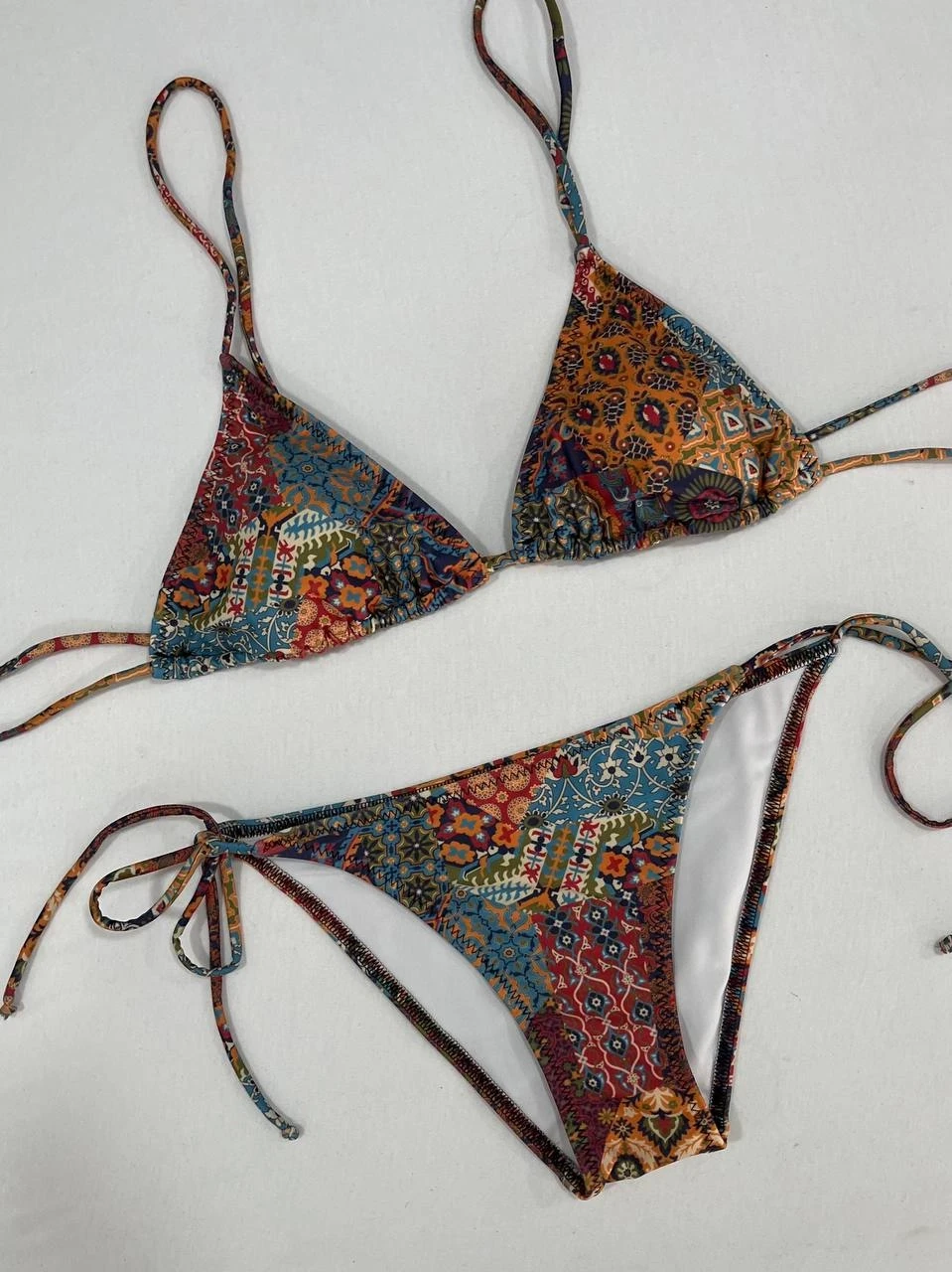 Kadın Kahverengi Etnik Desen Boyundan İp Bağlamalı Üçgen Bikini Takımı HZL25S-LC5005