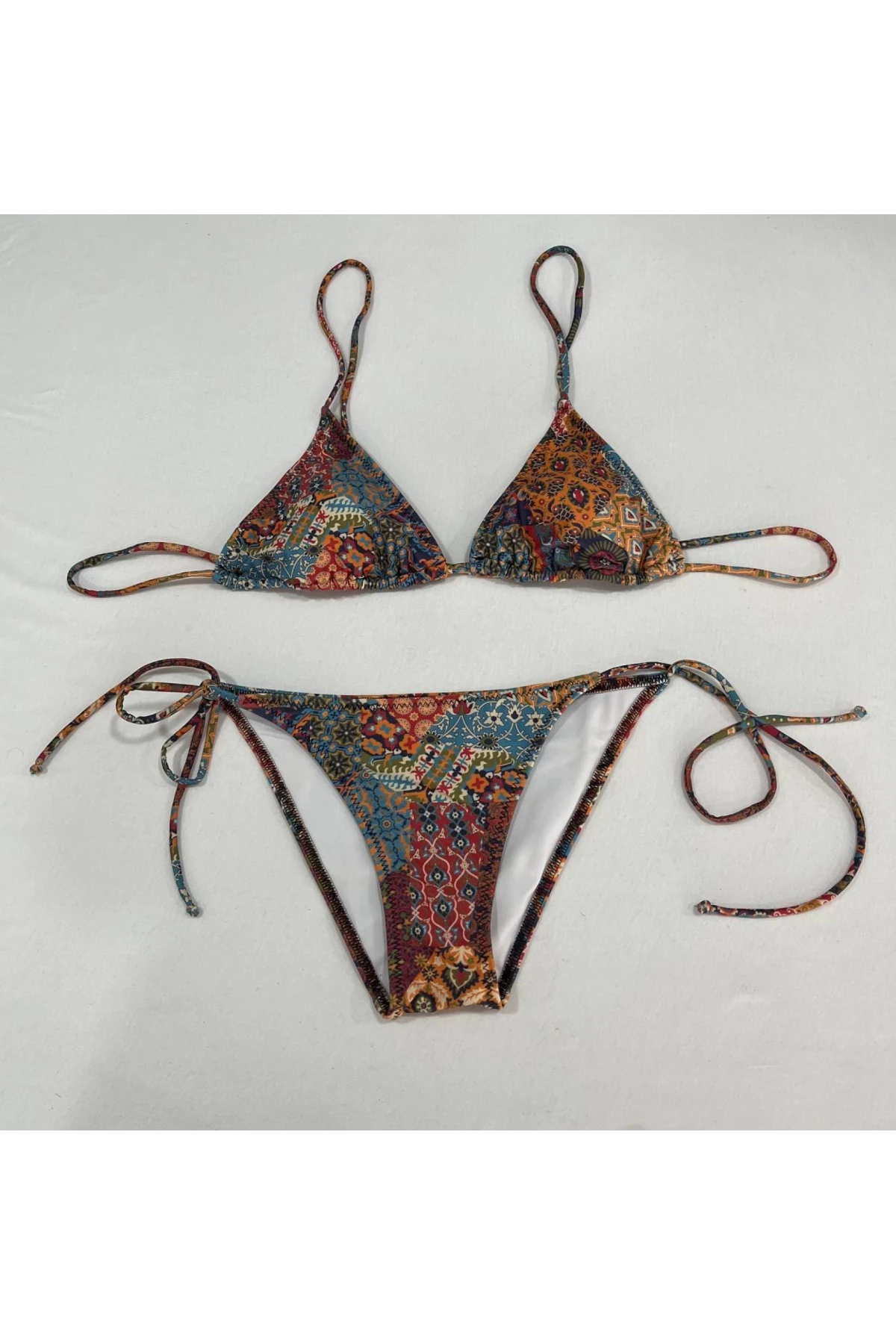 Kadın Kahverengi Etnik Desen Boyundan İp Bağlamalı Üçgen Bikini Takımı HZL25S-LC5005