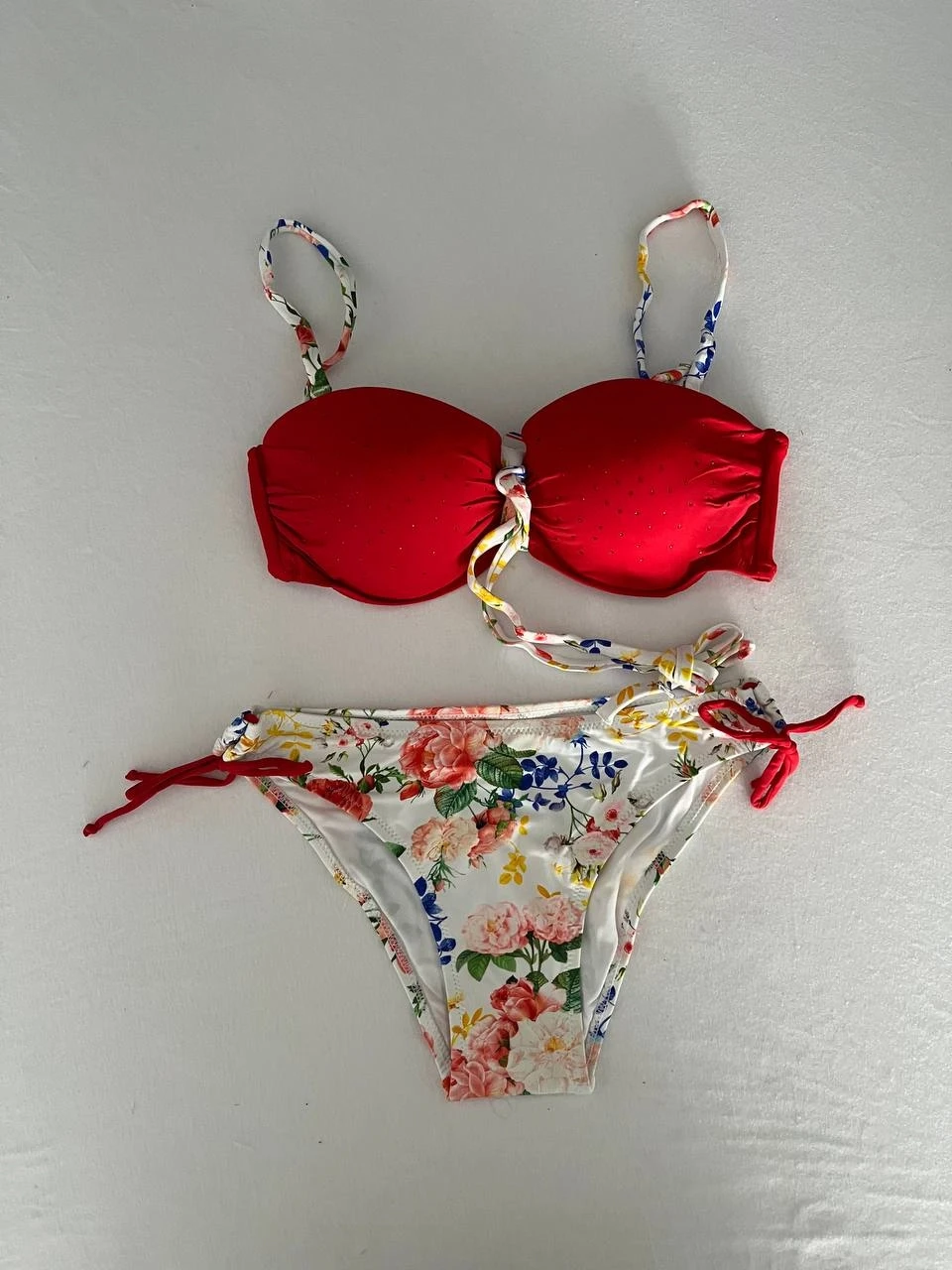 Kadın Kırmızı Taş İşlemeli Astarlı Bikini Takım HZL25S-LC208