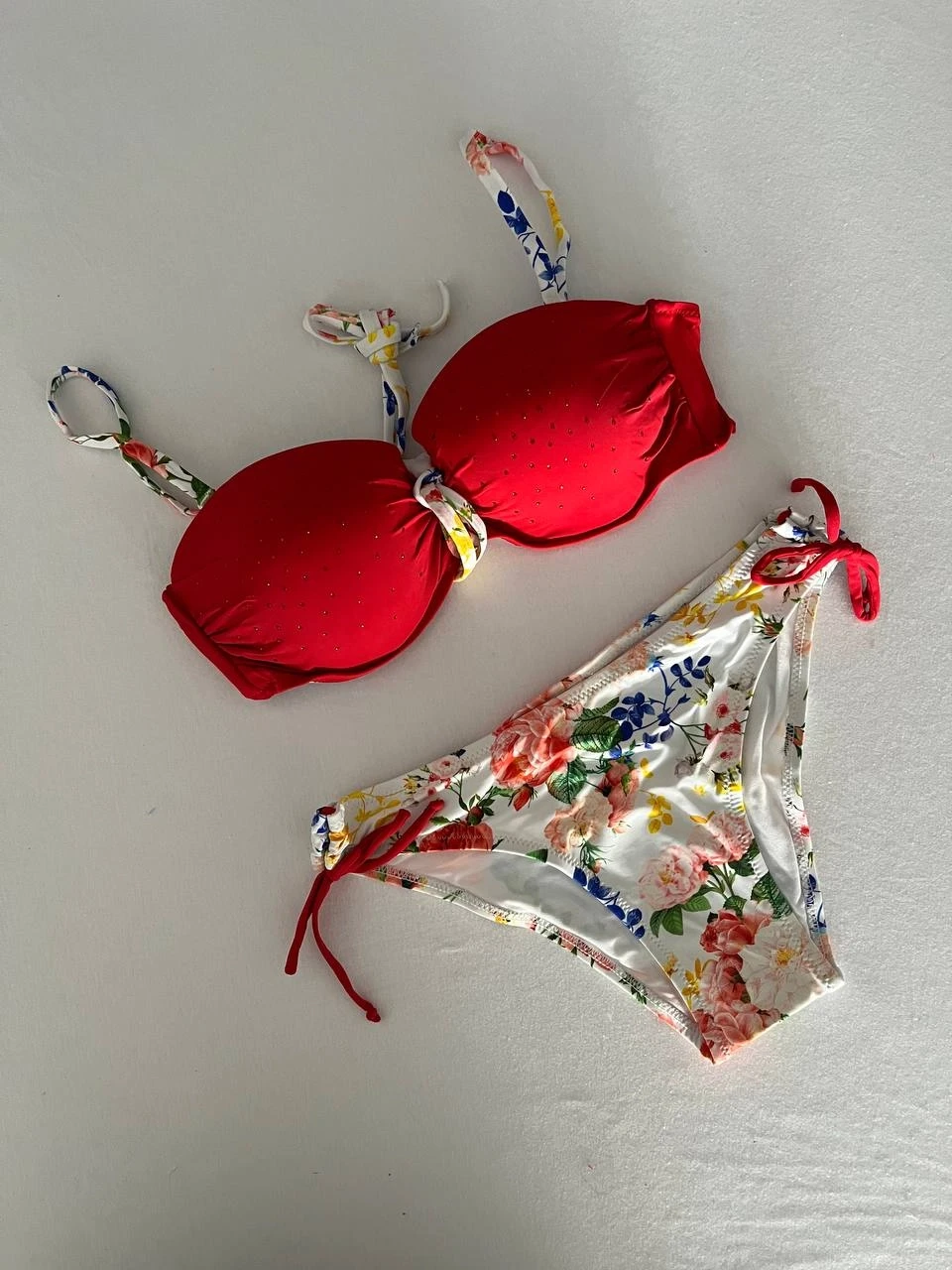 Kadın Kırmızı Taş İşlemeli Astarlı Bikini Takım HZL25S-LC208