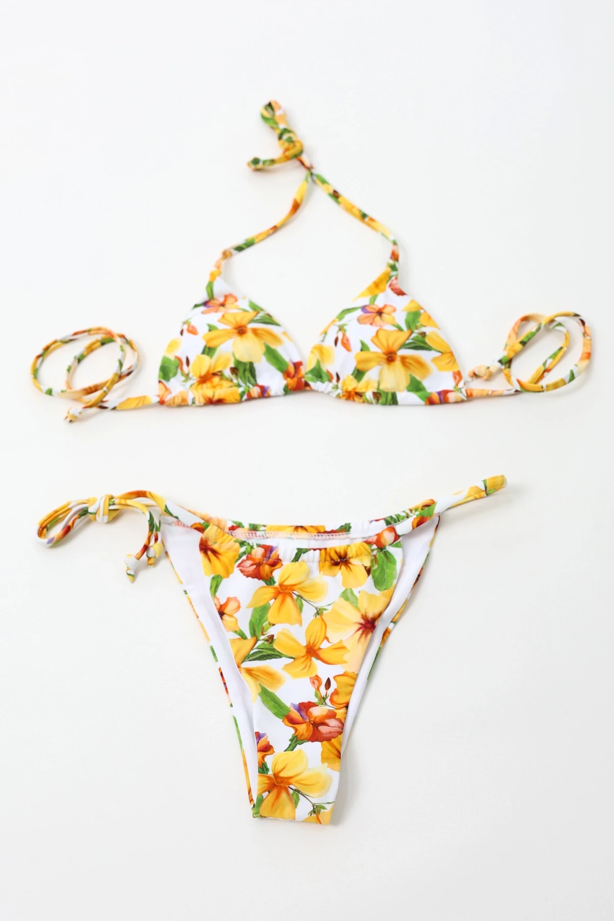 Kadın Oranj Çiçek Desenli Astarlı İp Bağlamalı Üçgen Bikini Takım HZL24S-LC2231