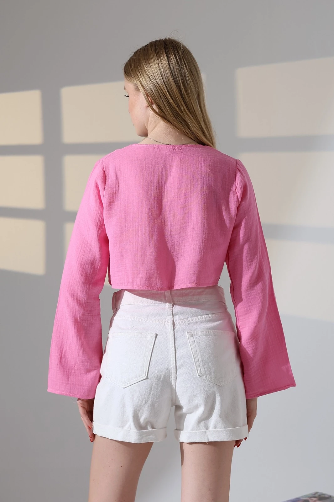 Kadın Pembe Önden Bağlamalı Müslin Kumaş Crop Bluz HZL25S-DSB104071